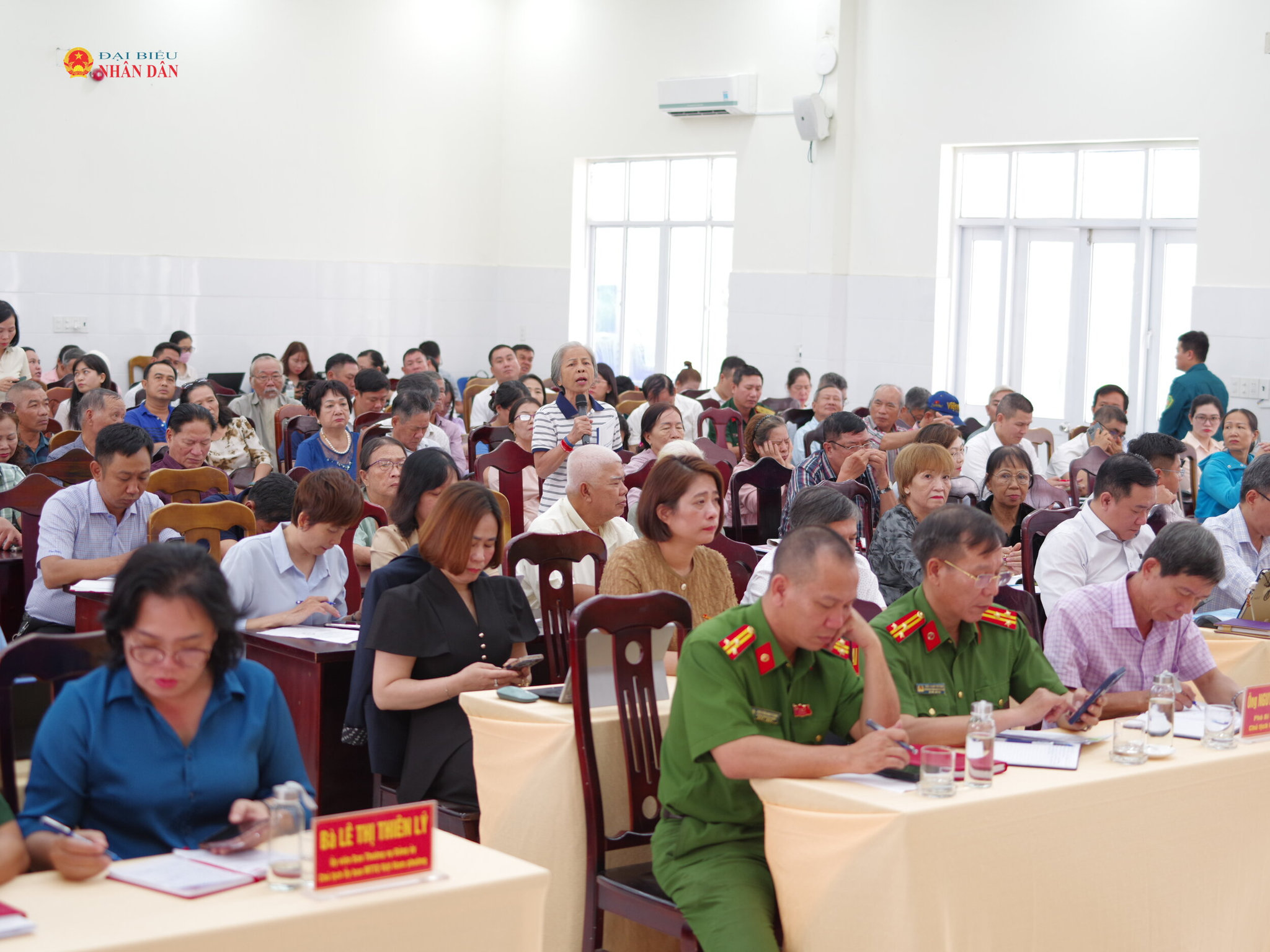 Tại buổi tiếp xúc, nhiều cử tri gửi lời cảm ơn đến Đoàn ĐBQH tỉnh đã lắng nghe, phản ánh kịp thời tâm tư, nguyện vọng của cử tri đến Quốc hội và các cơ quan có thẩm quyền