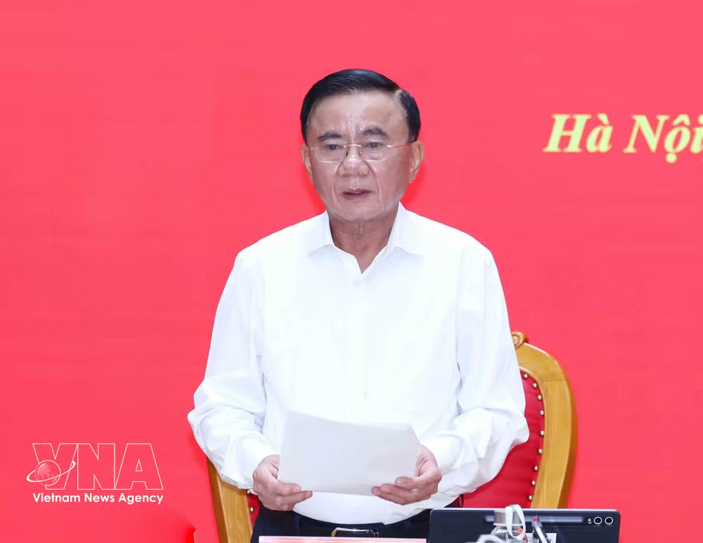 Politburo Member, Standing Member of the Party Central Committee’s Secretariat and Secretary of the Party Committee of Central Party Agencies Tran Cam Tu speaks at the meeting of the Standing Board of the Party Committee of Central Party Agencies in Hanoi on October 1. (Photo: VNA) vnanet-trancamtu2.jpg
