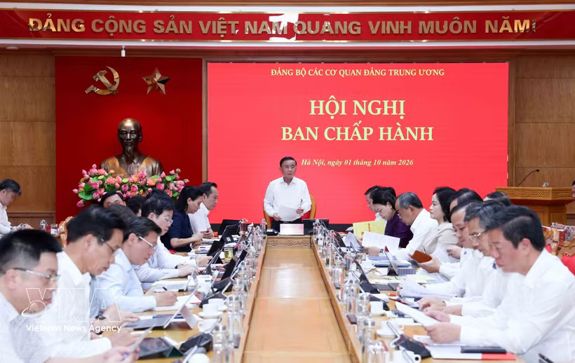 Politburo Member, Standing Member of the Party Central Committee’s Secretariat and Secretary of the Party Committee of Central Party Agencies Tran Cam Tu speaks at the meeting of the Standing Board of the Party Committee of Central Party Agencies in Hanoi on October 1. (Photo: VNA)