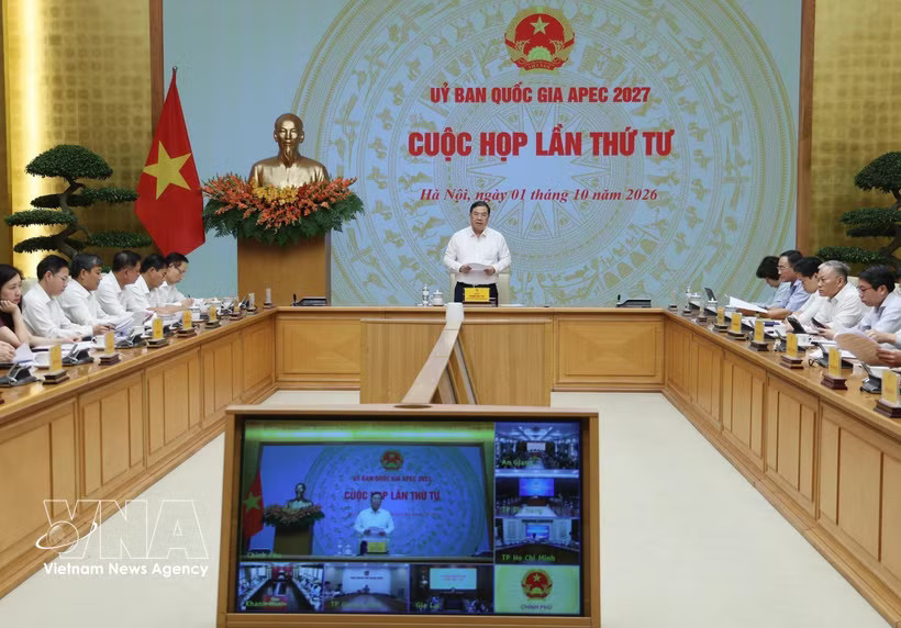 Standing Deputy Prime Minister Pham Gia Tuc, who is Chairman of the National Committee for APEC 2027, speaks at the committee's fourth meeting in Hanoi on October 1. (Photo: VNA)