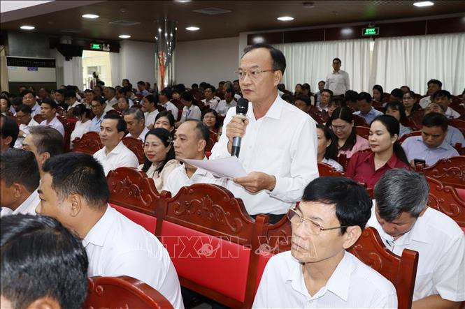Cử tri thành phố Đồng Nai nêu ý kiến tại buổi tiếp xúc