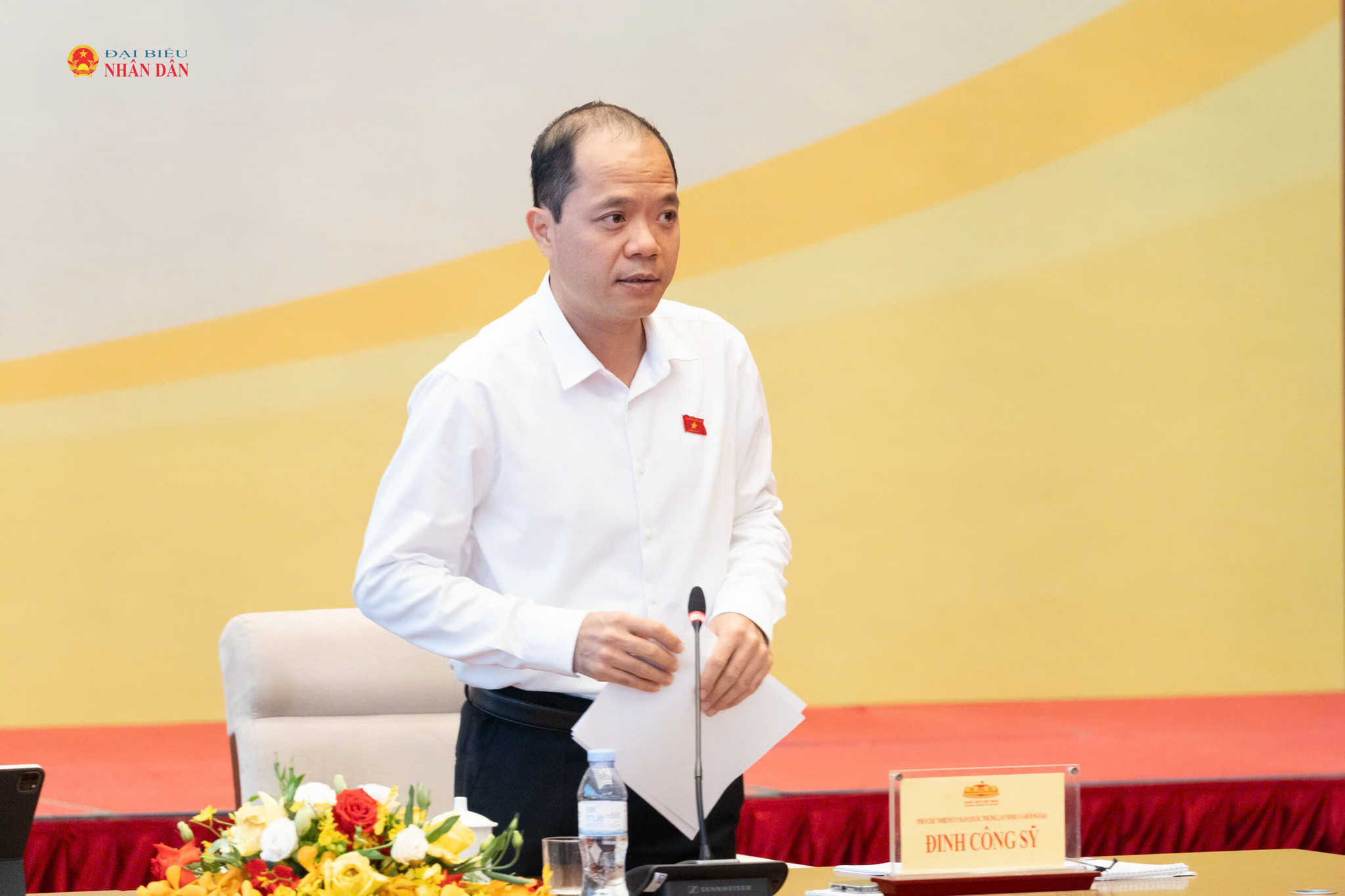 Phó Chủ nhiệm Ủy ban Quốc phòng, An ninh và Đối ngoại Đinh Công Sỹ phát biểu tại phiên họp