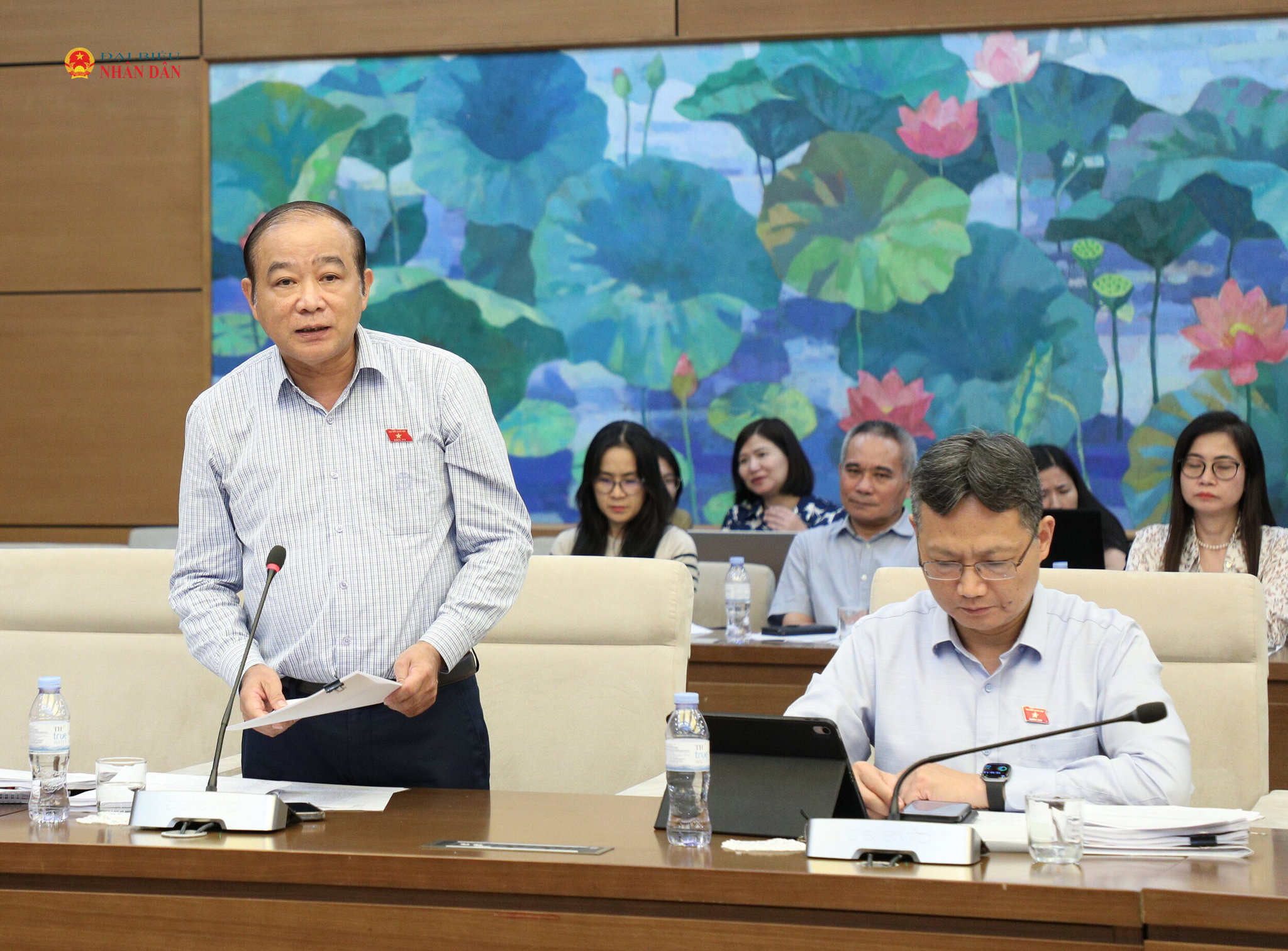 Phó Trưởng Đoàn ĐBQH chuyên trách thành phố Hải Phòng Lã Thanh Tân phát biểu