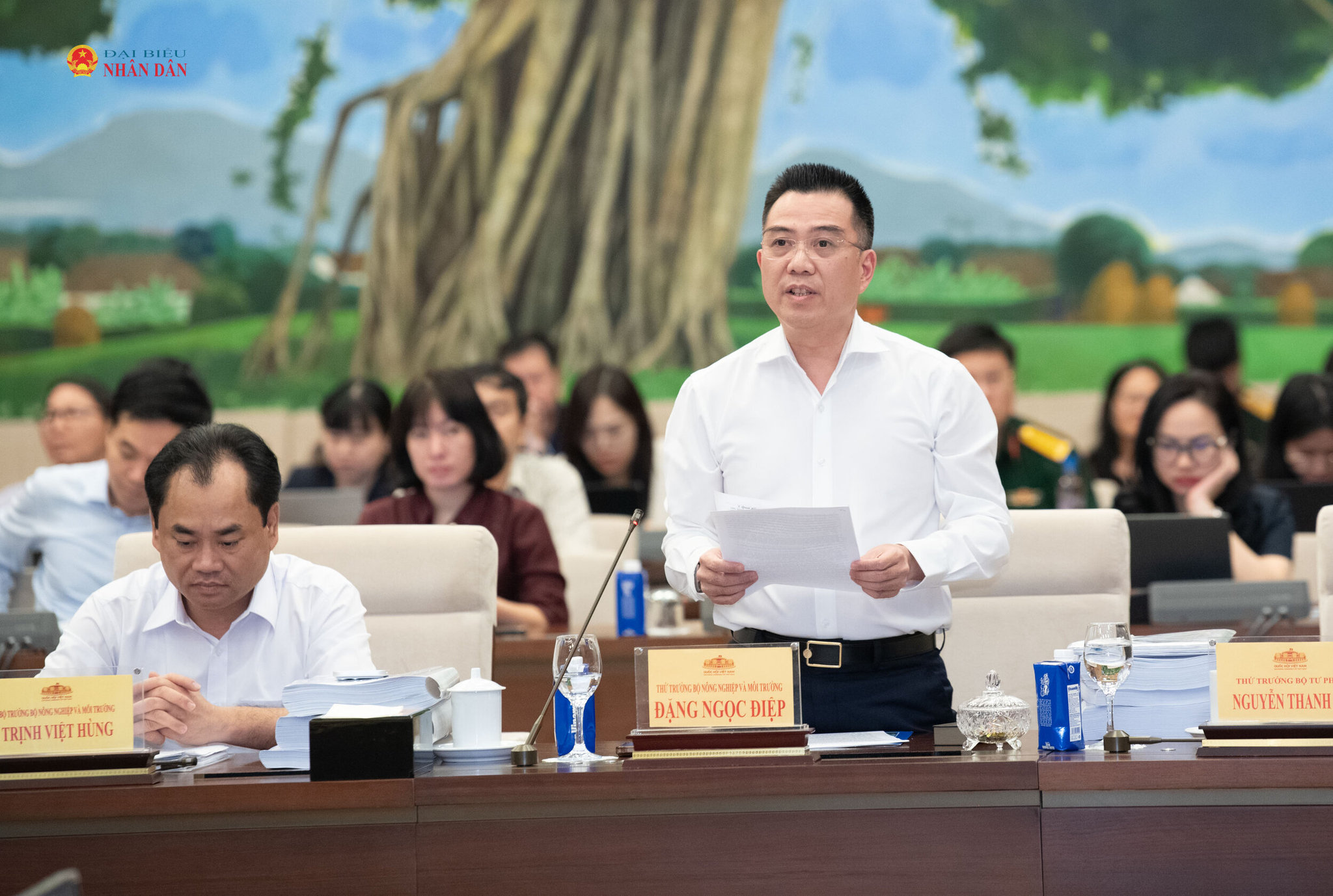 Thứ trưởng Bộ Nông nghiệp và Môi trường Đặng Ngọc Điệp trình bày báo cáo