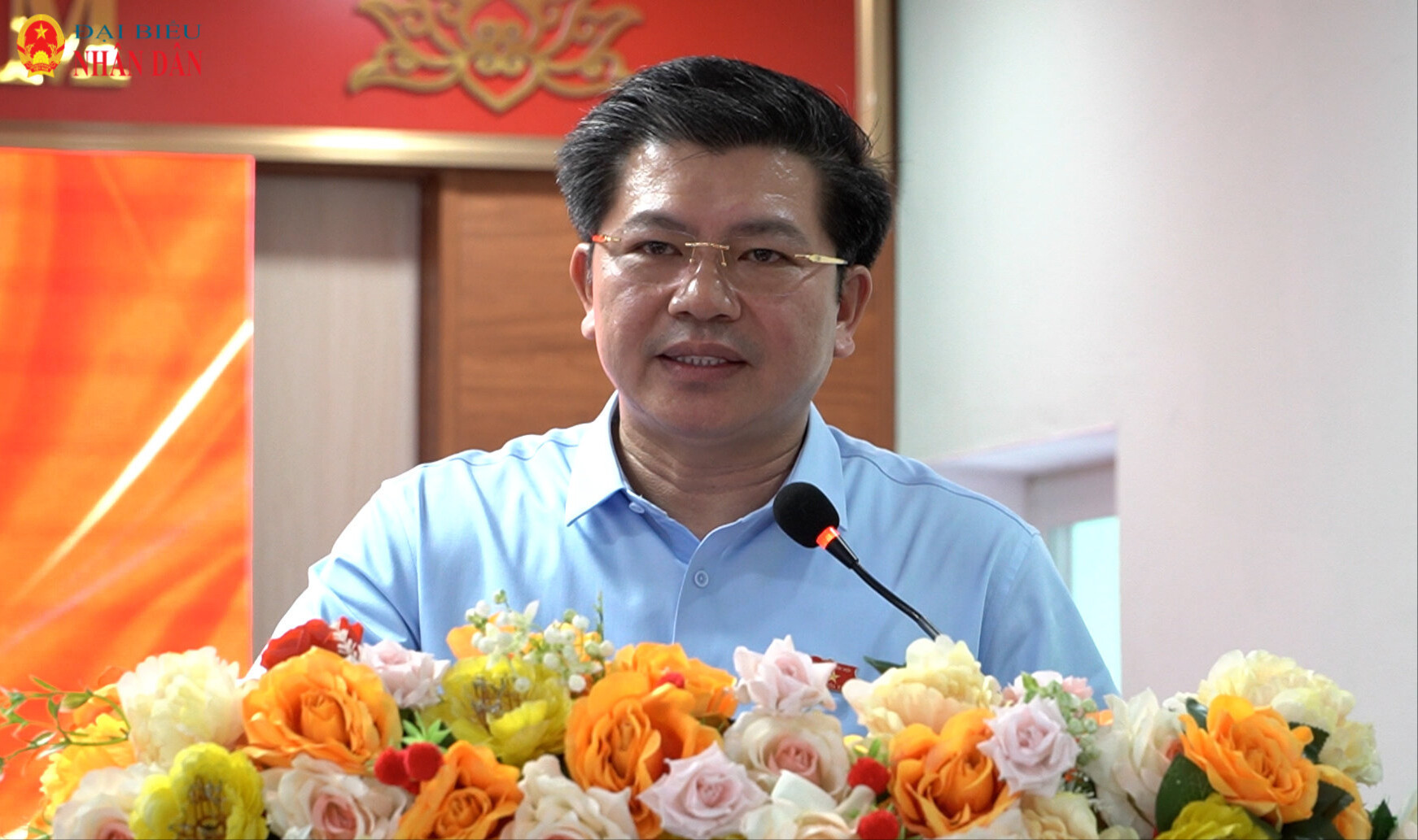 Phó Bí thư Thường trực Tỉnh ủy, Trưởng đoàn ĐBQH tỉnh Quảng Trị Trần Vũ Khiêm phát biểu tại hội nghị