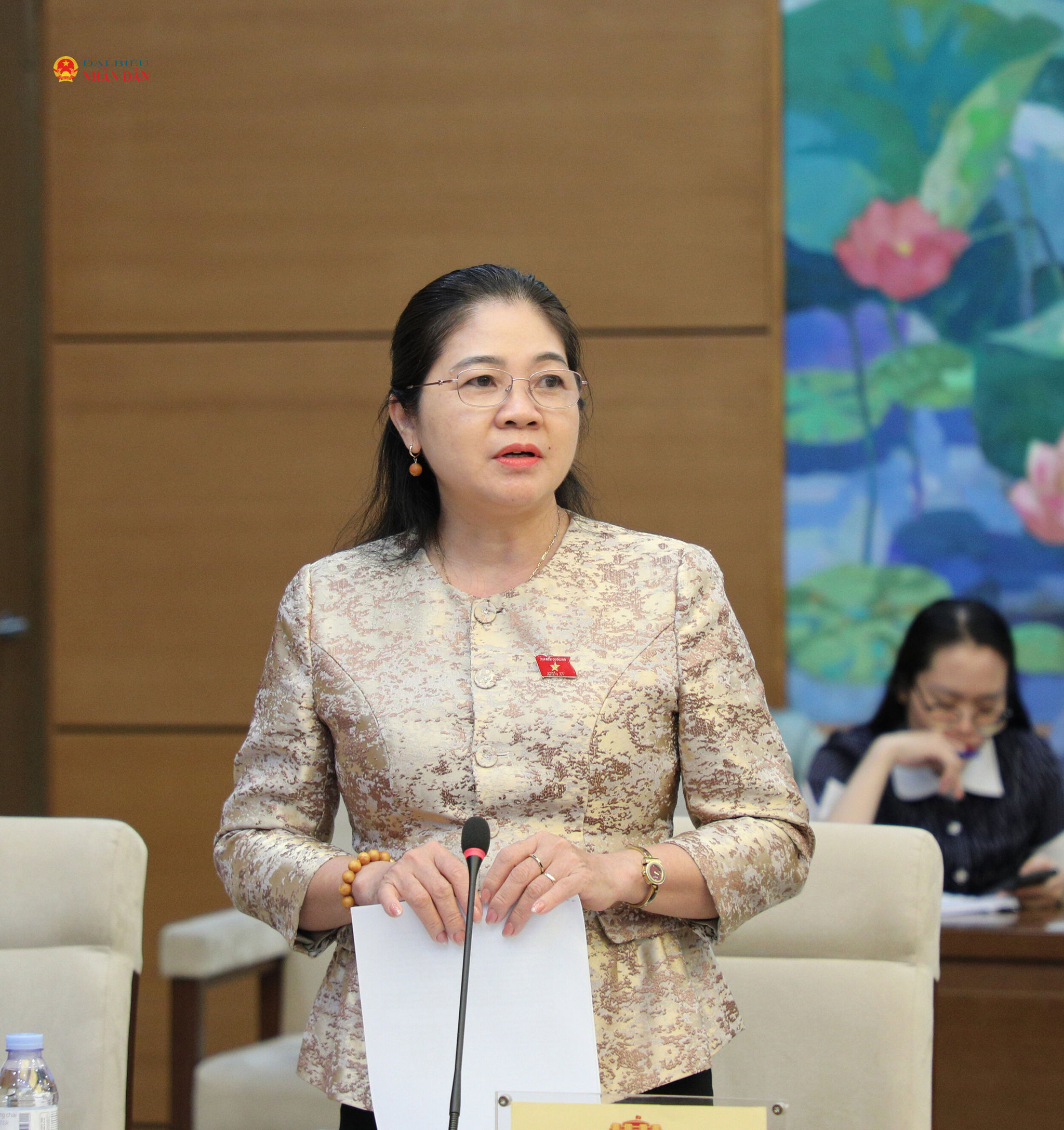 Ủy viên là đại biểu Quốc hội hoạt động chuyên trách tại Hội đồng Dân tộc Leo Thị Lịch phát biểu