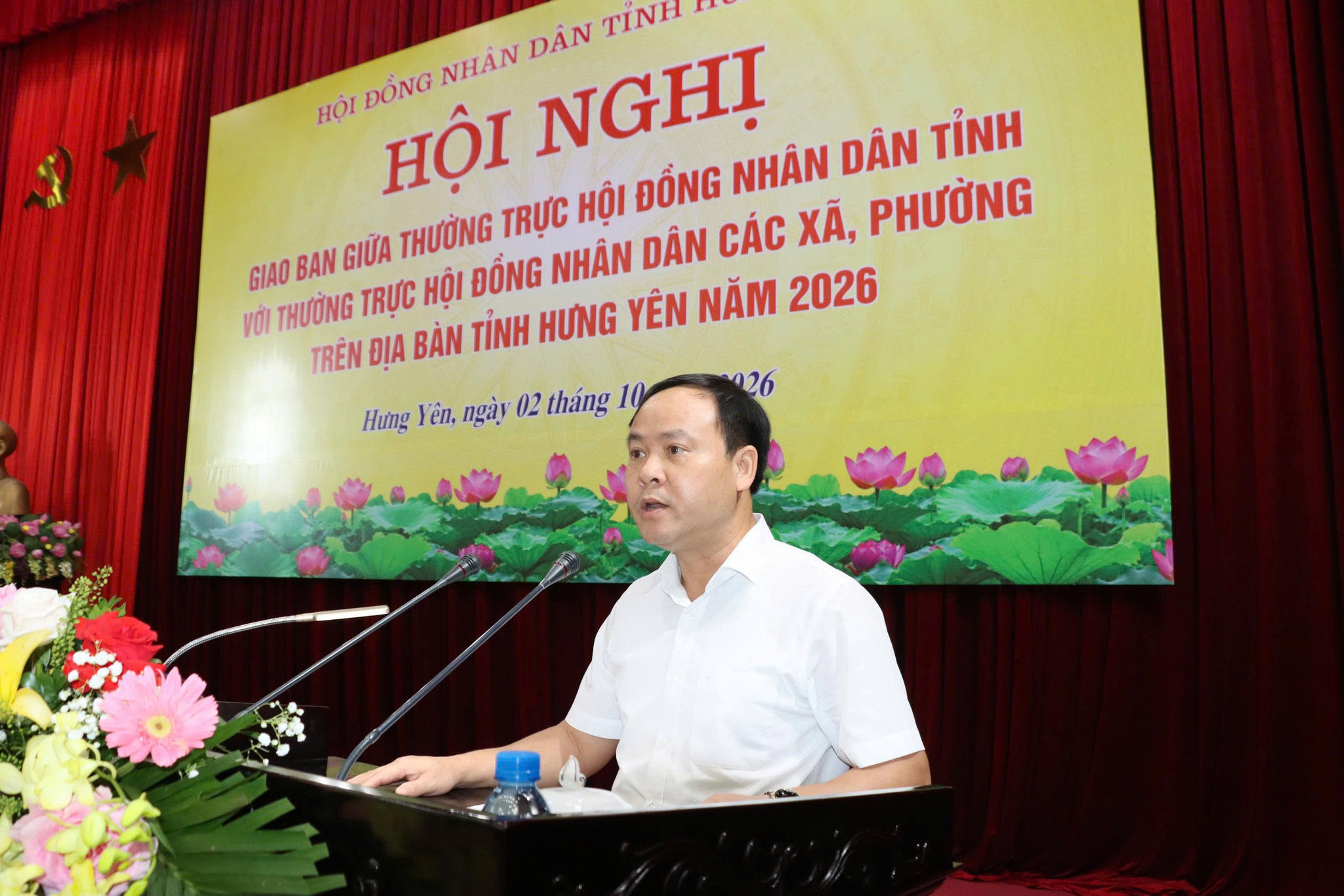 Các đại biểu trình bày tham luận tại hội nghị