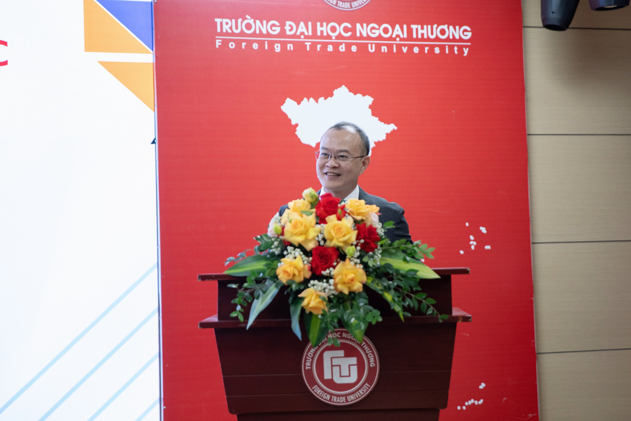 PGS, TS Lê Thái Phong – Hiệu trưởng Trường Kinh doanh, trường Đại học Ngoại Thương phát biểu chào mừng