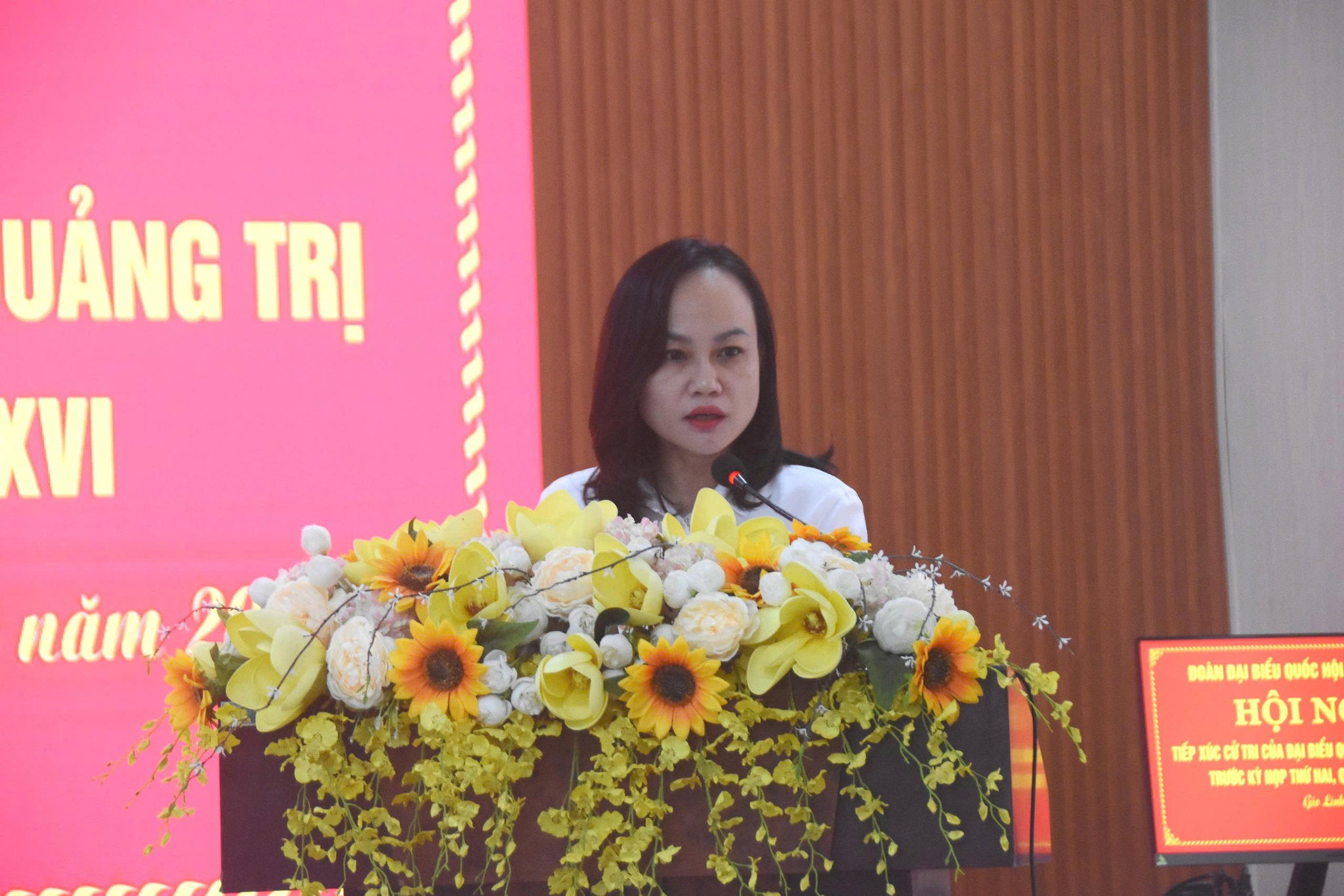Lãnh đạo sở, ngành trả lời kiến nghị của cử tri tại Hội nghị TXCT tại xã Gio Bình