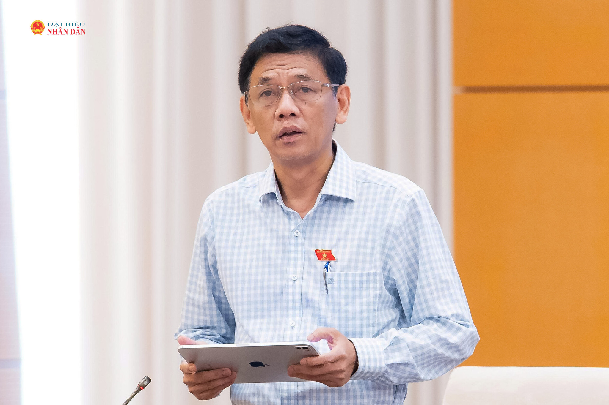 Chủ tịch Hội đồng Dân tộc Lâm Văn Mẫn phát biểu tại phiên họp