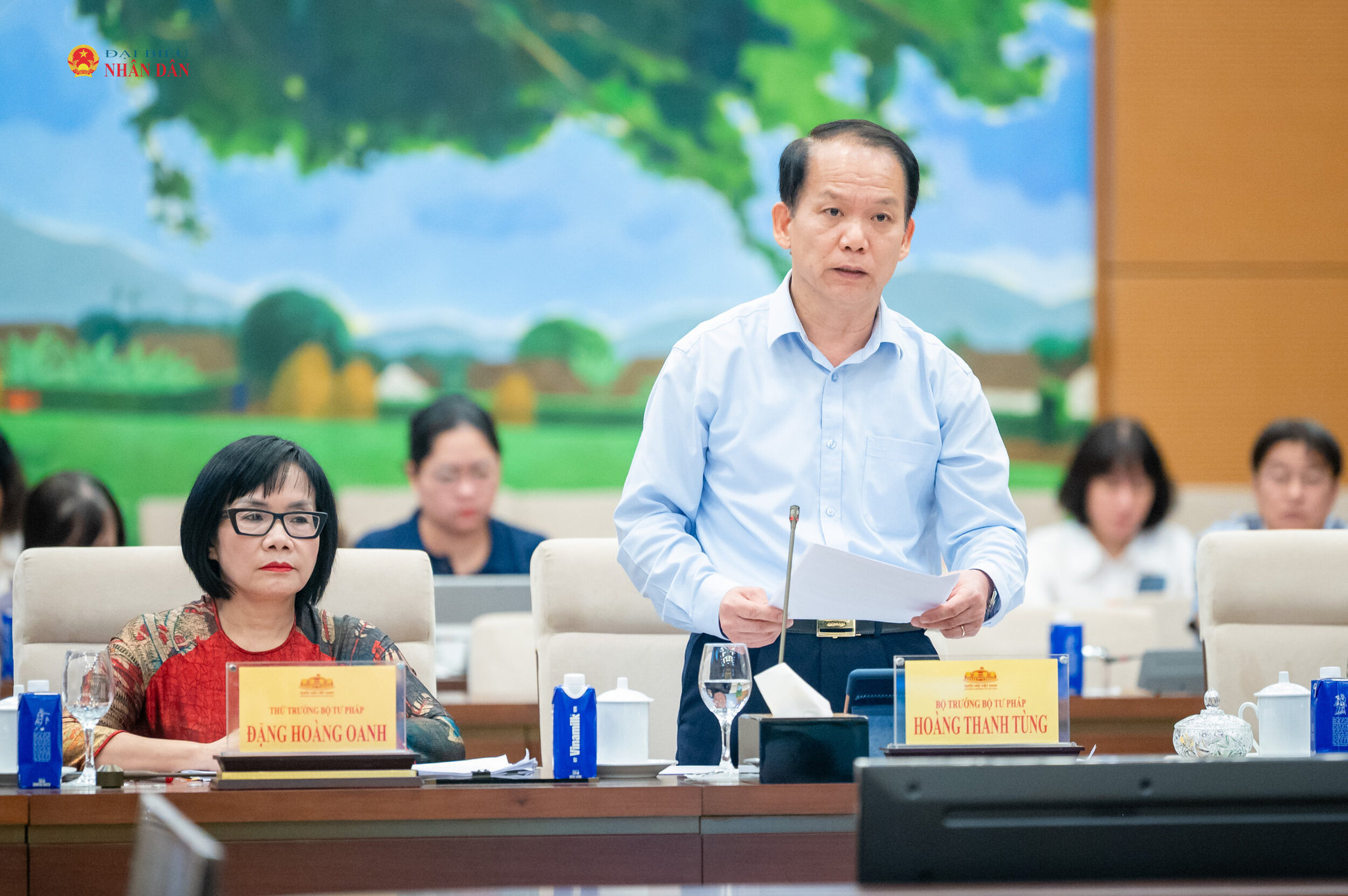 Bộ trưởng Bộ Tư pháp Hoàng Thanh Tùng thuyết trình về nội dung cơ bản của dự thảo luật; trình bày tóm tắt báo cáo