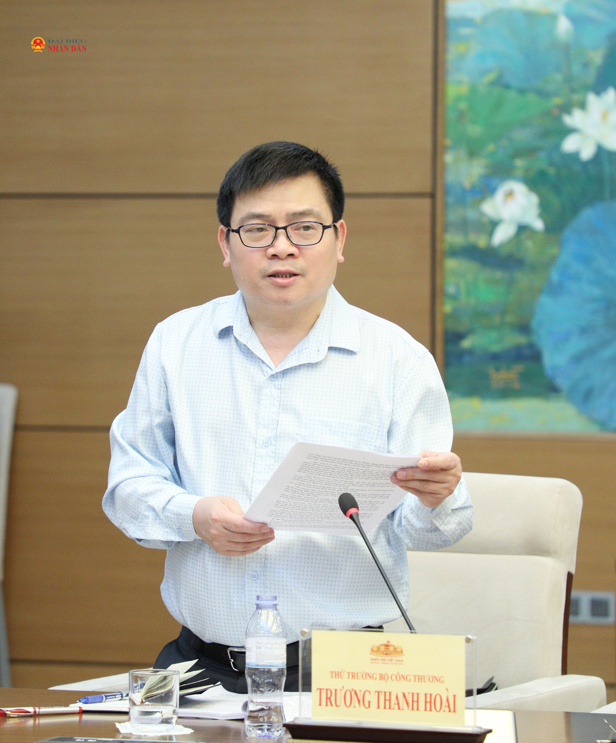 Thứ trưởng Bộ Công thương Trương Thanh Hoài phát biểu tại phiên họp