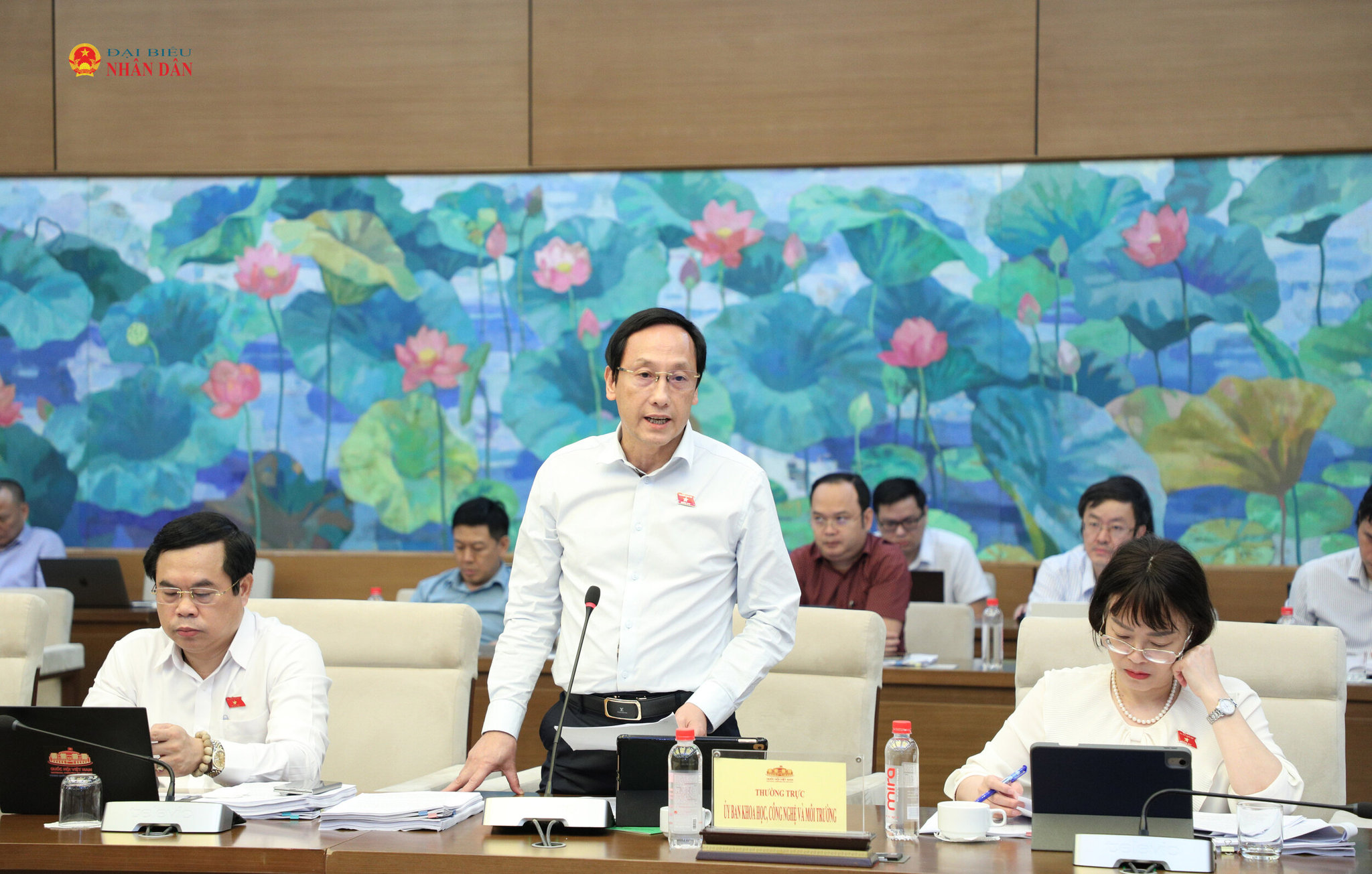 ĐBQH hoạt động chuyên trách Uỷ ban Khoa học, Công nghệ và Môi trường Nguyễn Văn An phát biểu