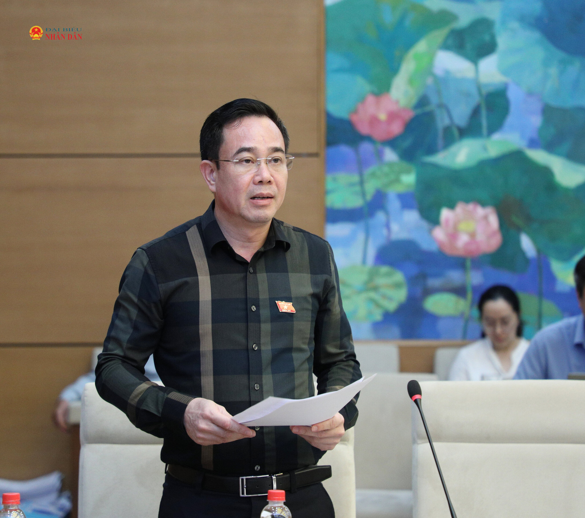 Phó Trưởng Đoàn chuyên trách ĐBQH tỉnh Hưng Yên Nguyễn Văn Huy phát biểu