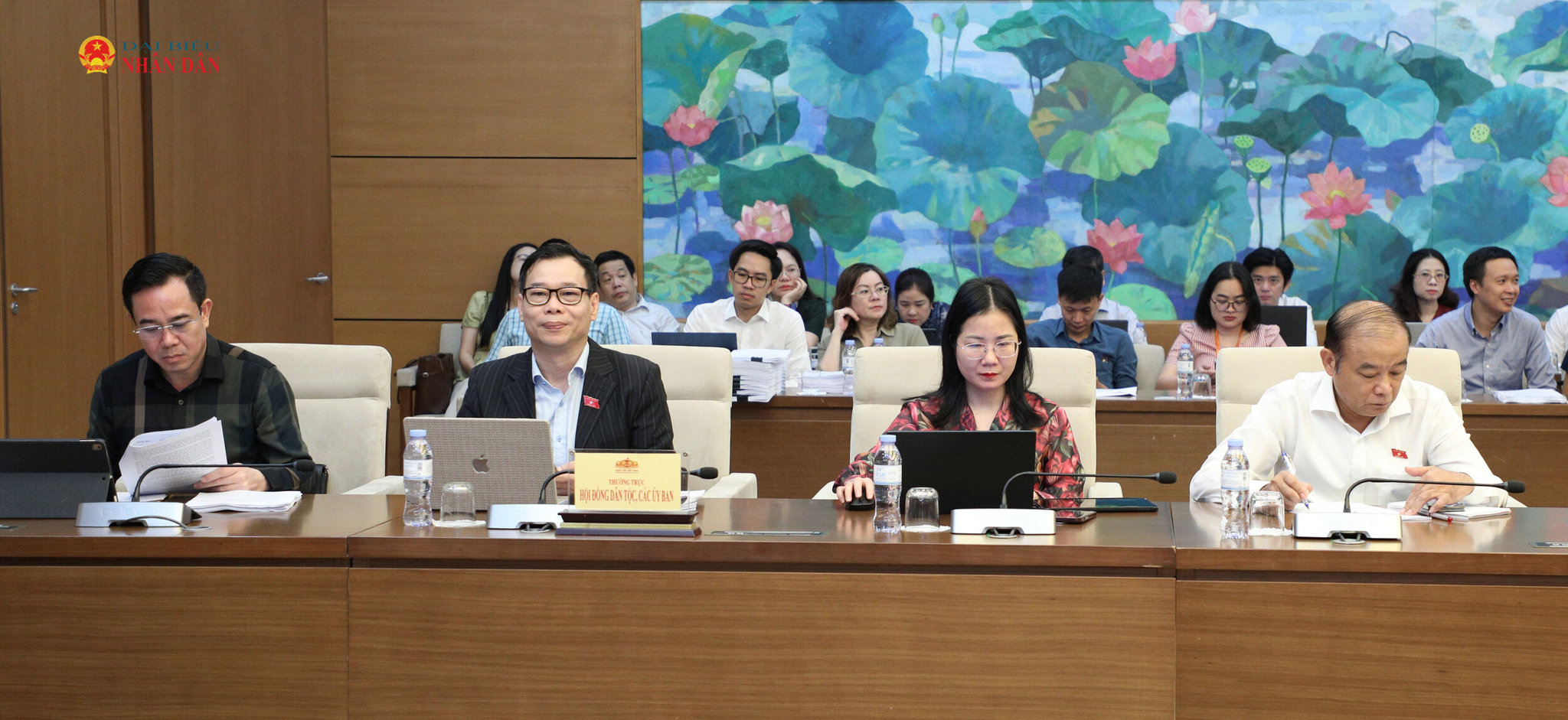 Các đại biểu dự phiên họp