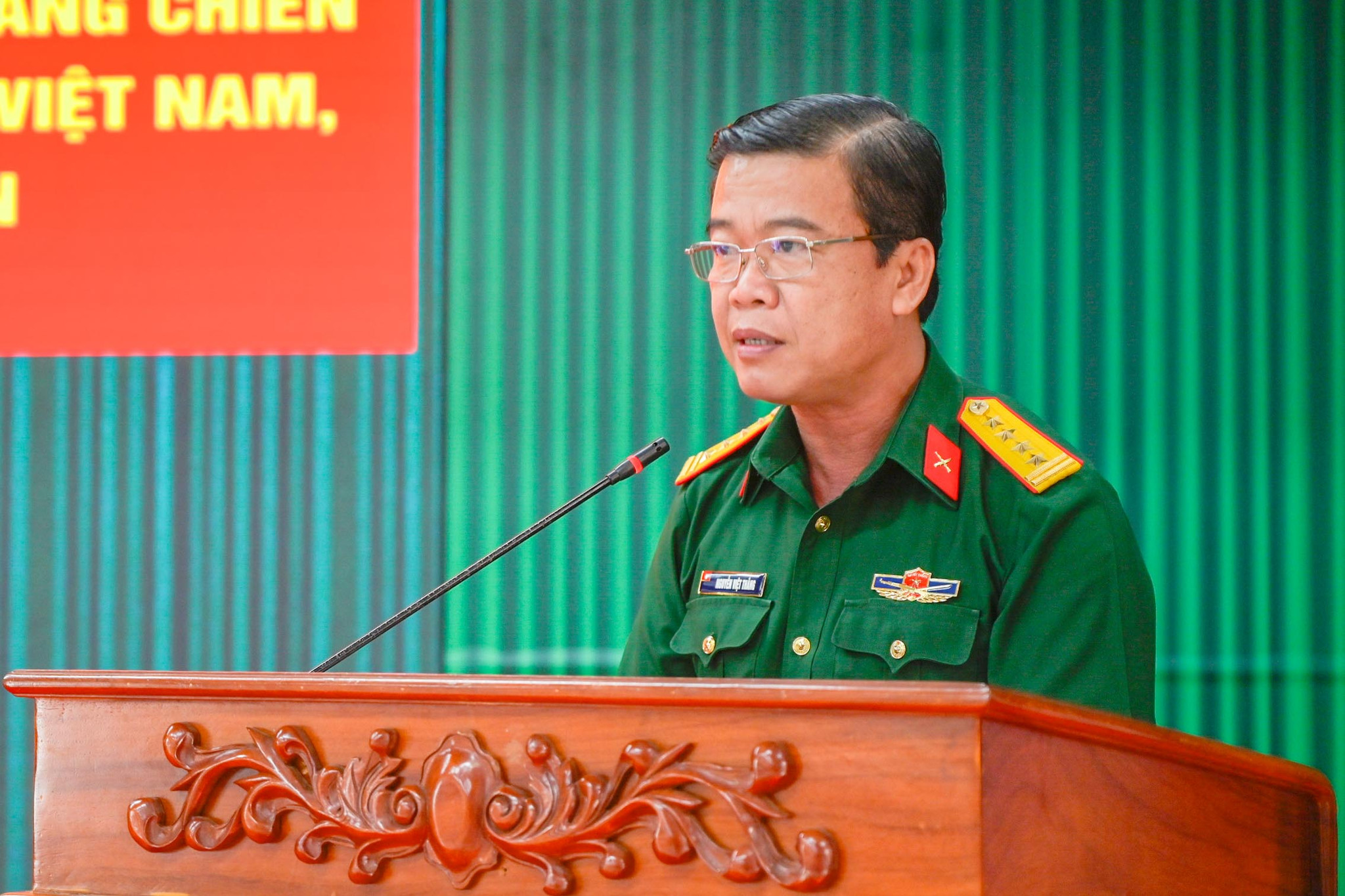 Đại tá Nguyễn Việt Thắng, Phó Bí thư Thường trực Đảng ủy, Chính ủy Bộ CHQS tỉnh An Giang phát biểu