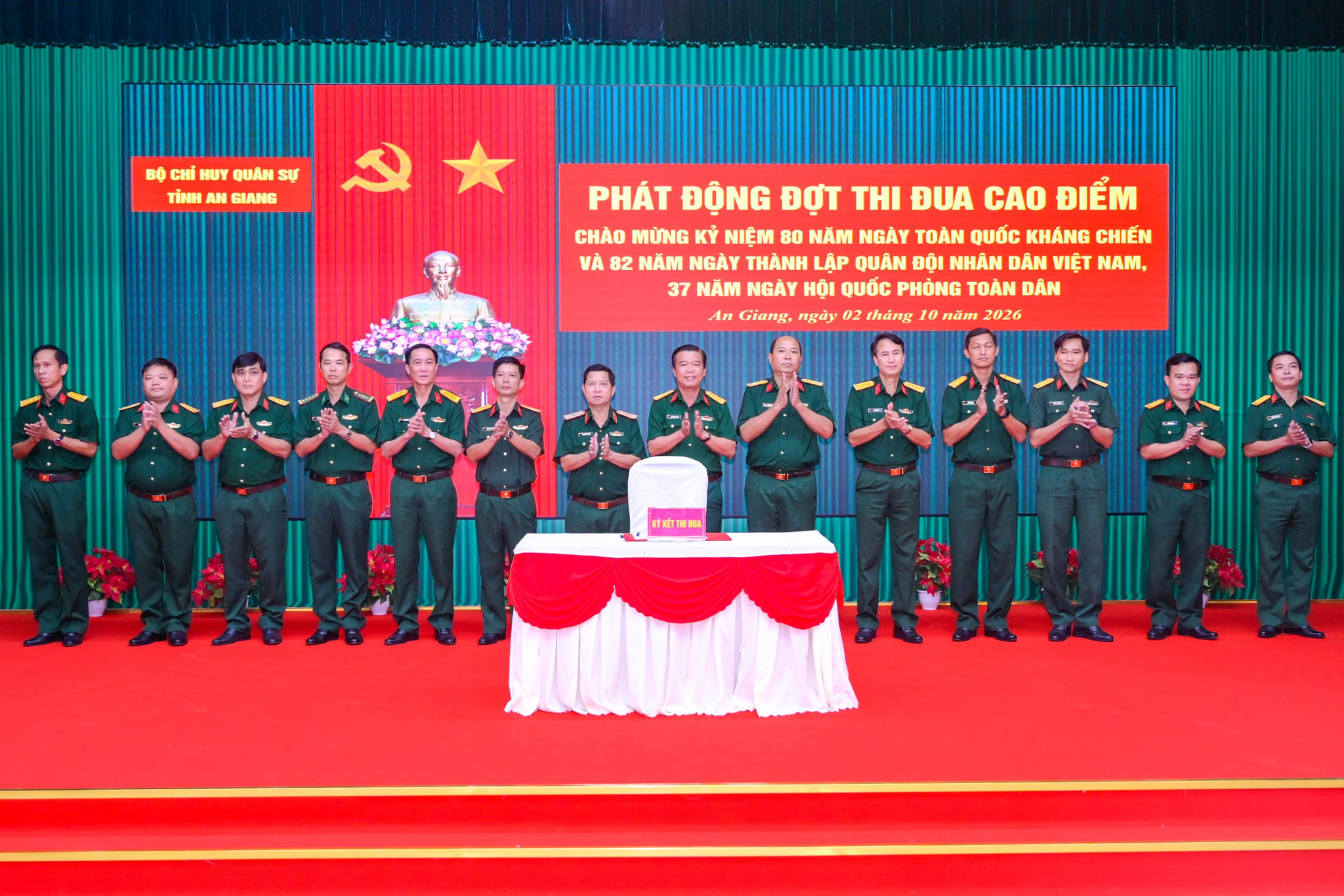 Thủ trưởng 3 cơ quan Bộ CHQS tỉnh, Ban Chỉ huy Bộ đội Biên phòng tỉnh và các Trung đoàn 892, 893, 44, 45 ký kết giao ước thi đua