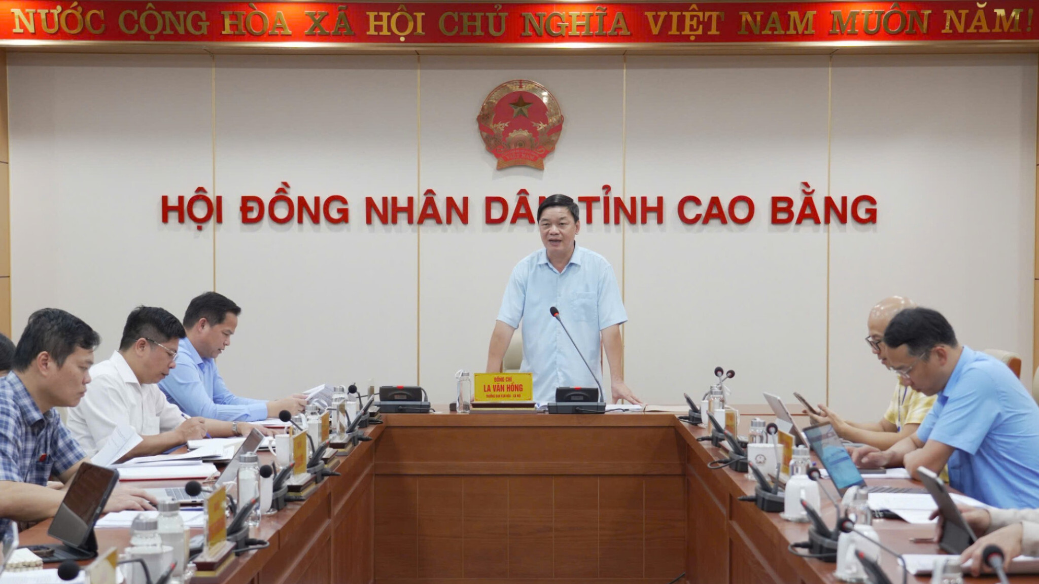 Trưởng Ban Văn hóa - Xã hội HĐND tỉnh Cao Bằng La Văn Hồng phát biểu kết luận phiên họp