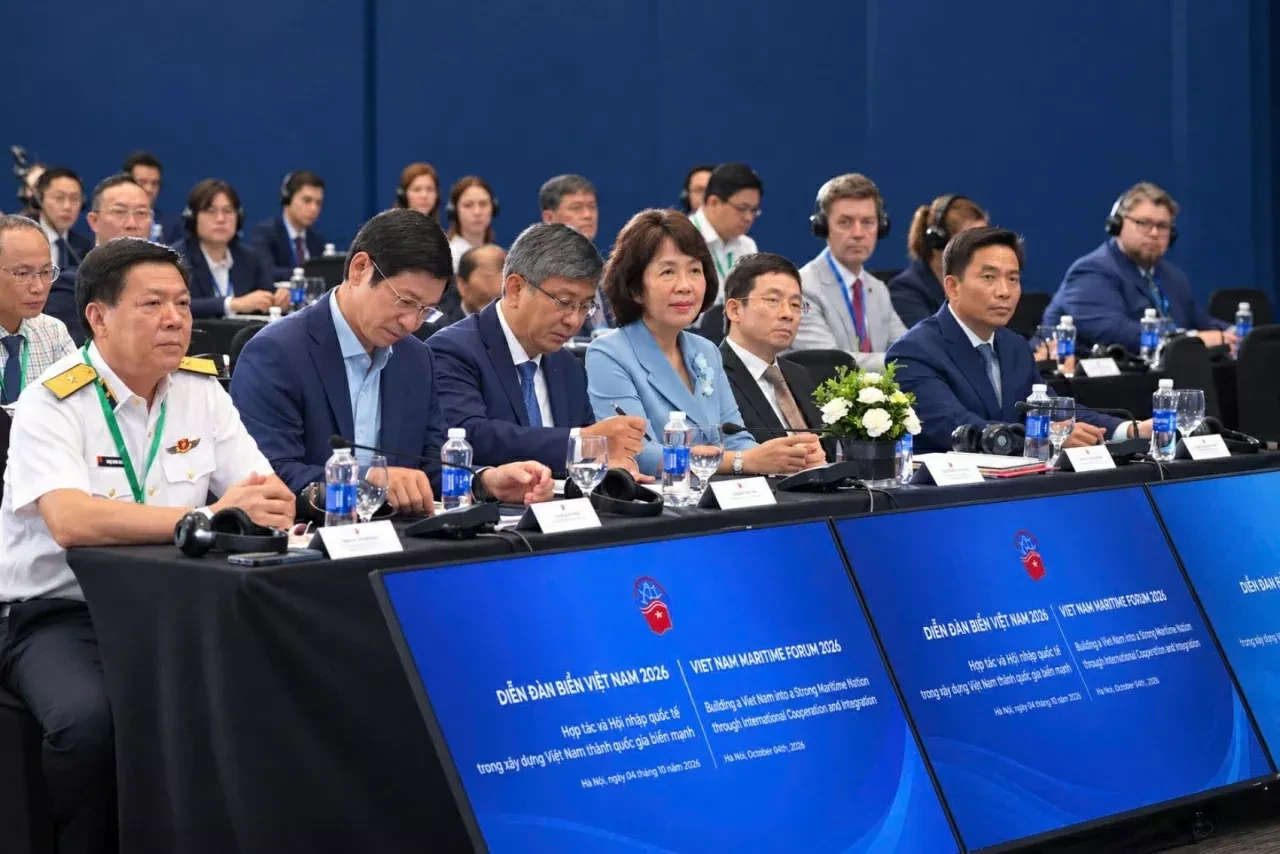 Phó Chủ tịch Quốc hội, Thượng tướng Nguyễn Doãn Anh và các đại biểu dự Diễn đàn