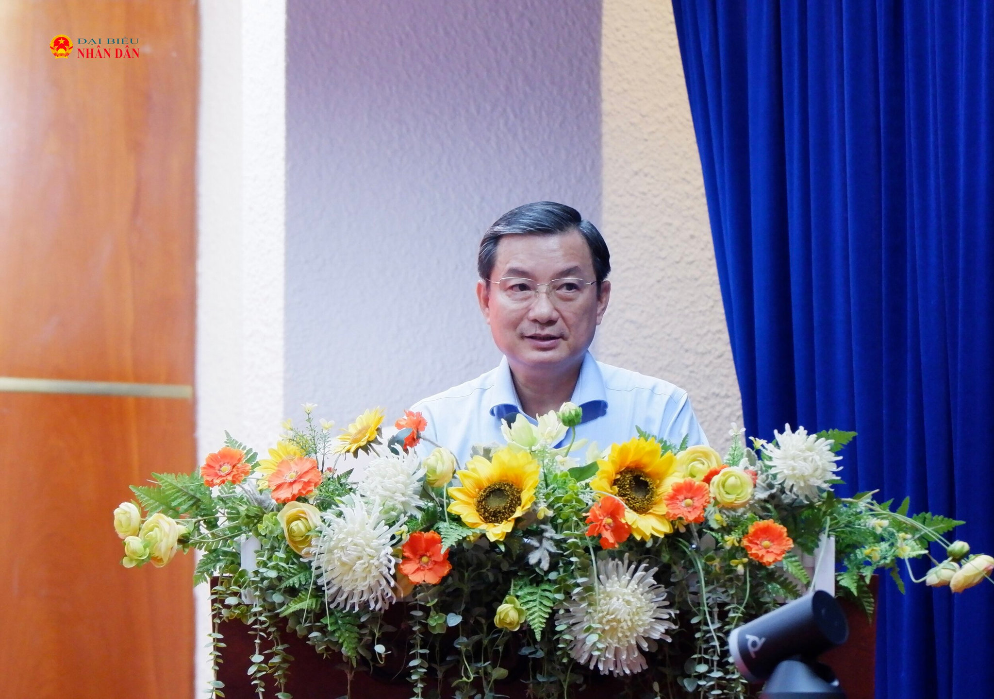 ĐBQH Phạm Trọng Nhân thay mặt các đại biểu Tổ số 8 của TP. Hồ Chí Minh báo cáo với cử tri về nội dung dự kiến Kỳ họp thứ Hai, Quốc hội Khoá XVI