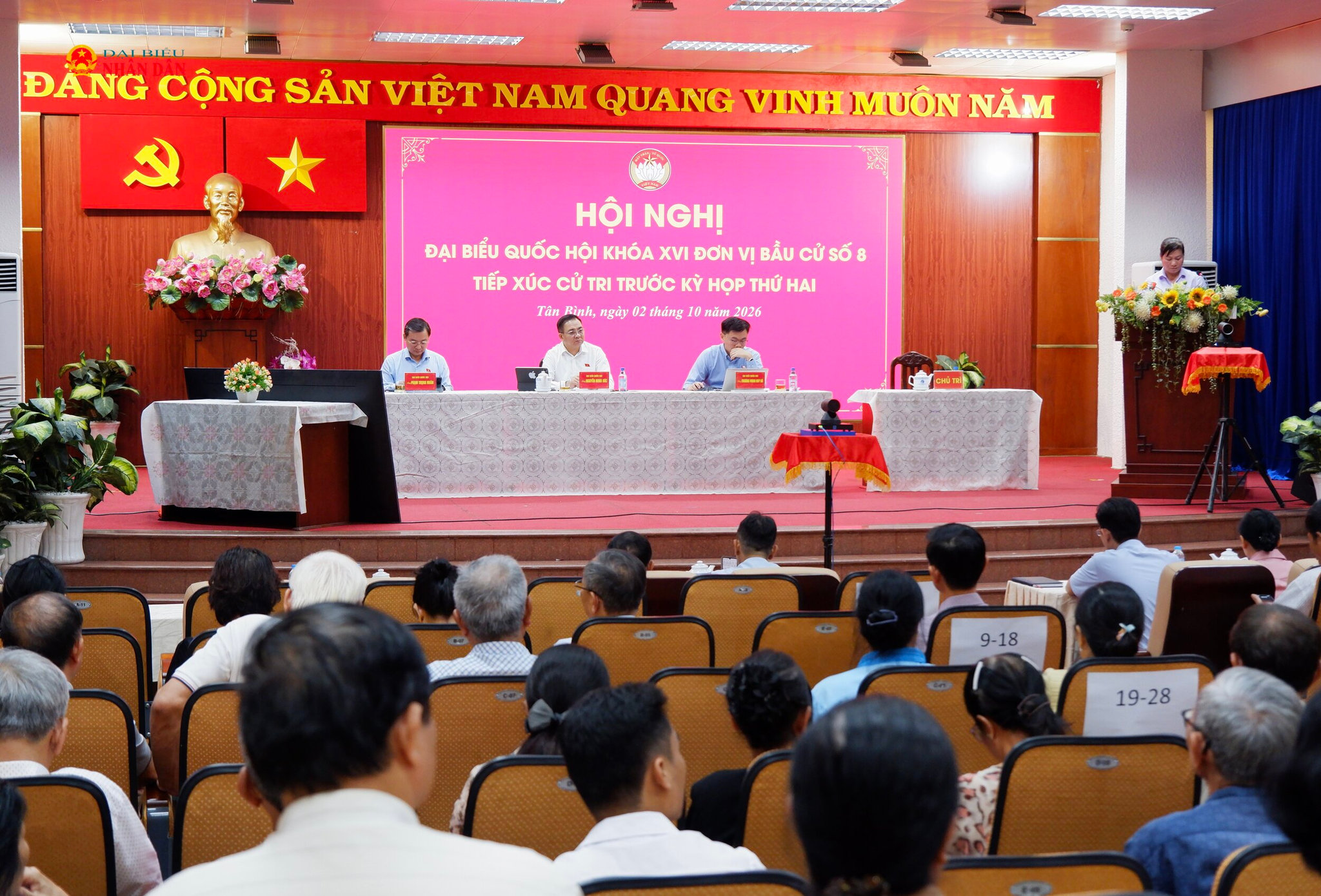 Quang cảnh hội nghị tiếp xúc cử tri