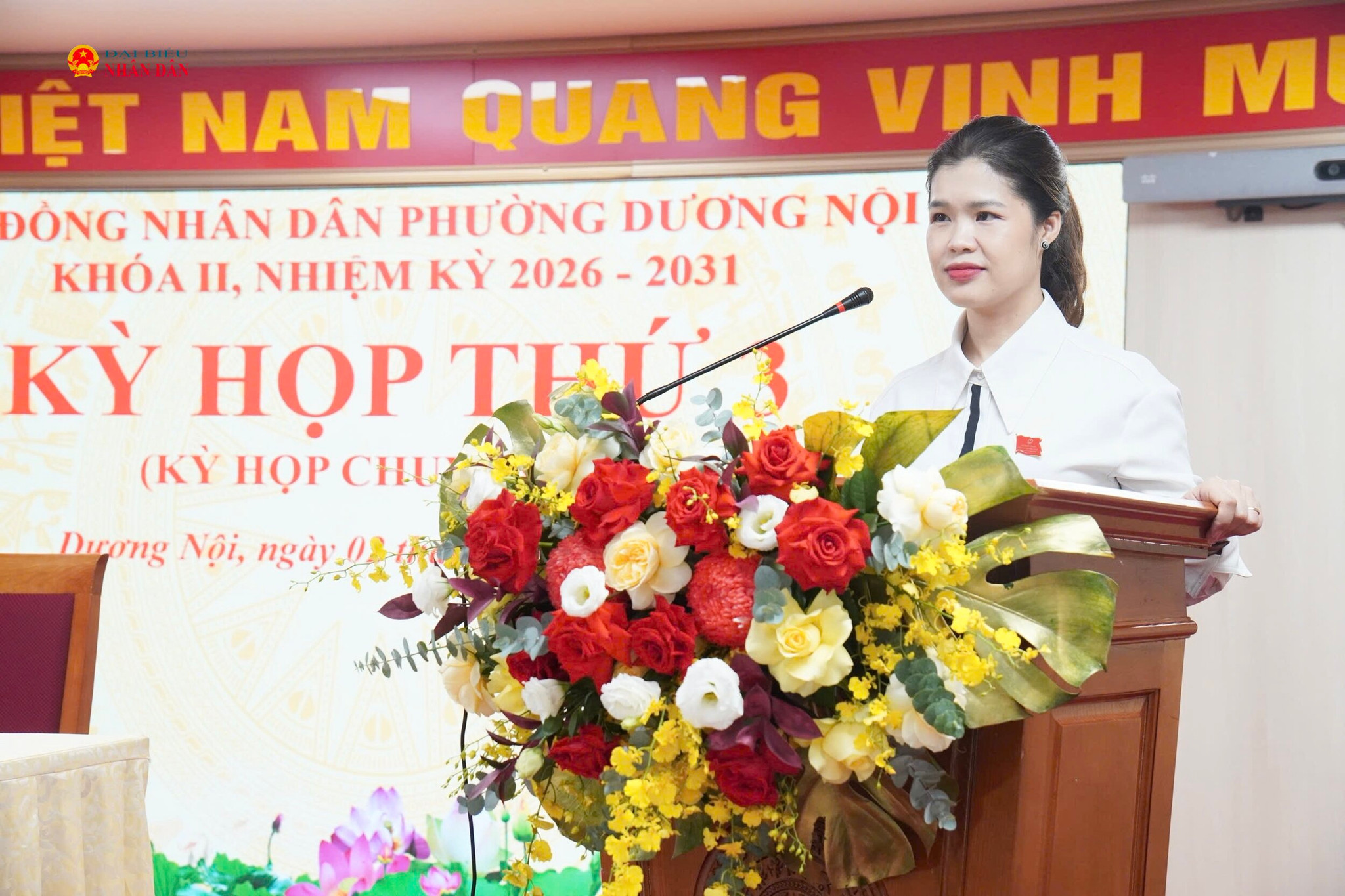 Đồng chí Đào Thị Xuân - Phó Chủ tịch HĐND phường Dương Nội điều hành phiên báo cáo tại chương trình.