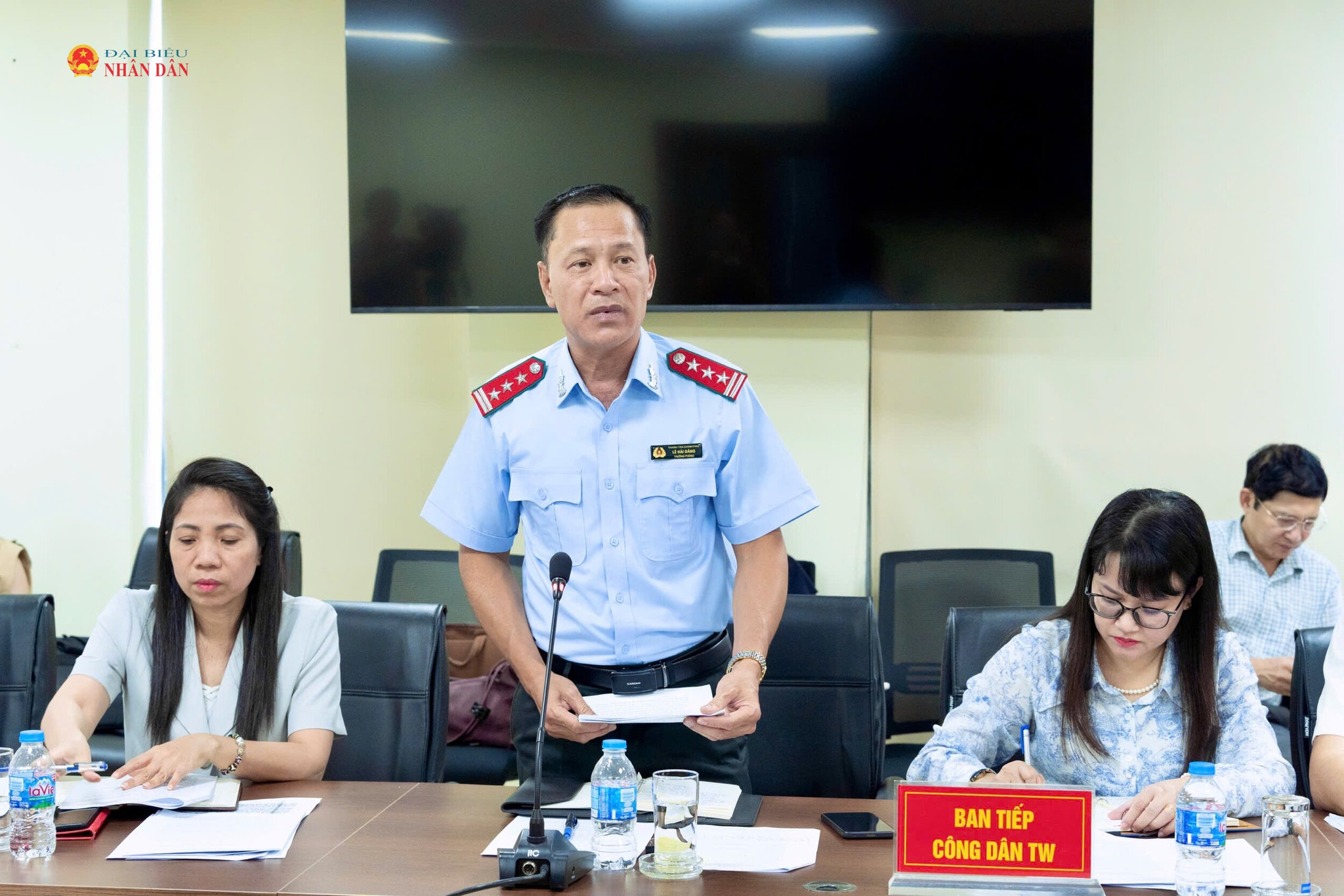 Đại diện Ban Tiếp công dân Trung ương báo cáo tình hình tiếp công dân KNTC