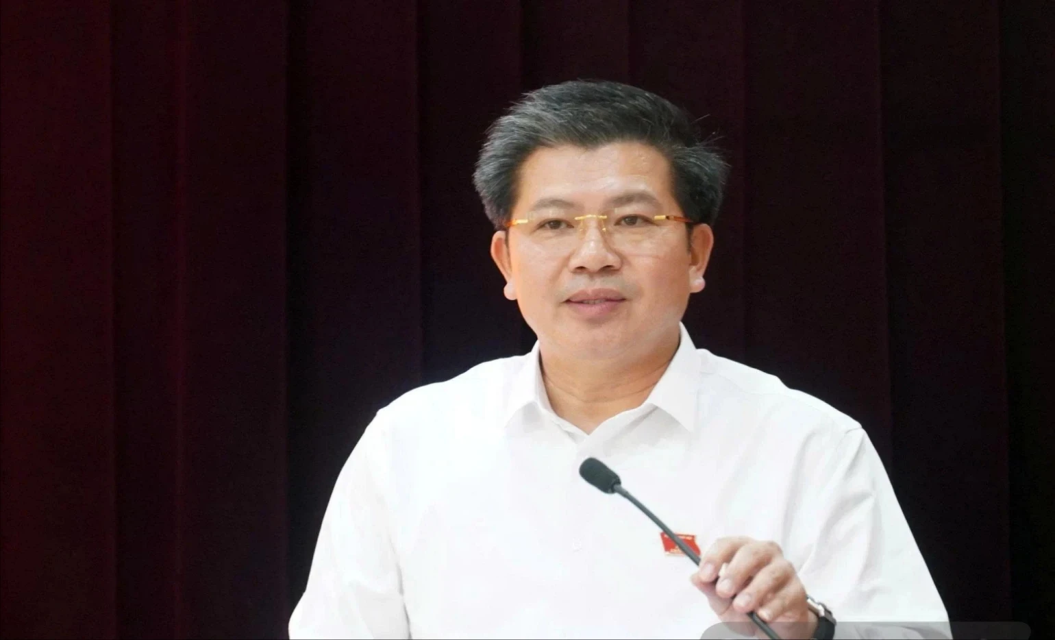 Trưởng đoàn ĐBQH tỉnh Quảng Trị Trần Vũ Khiêm phát biểu tại Hội nghị TXCT xã Đồng Lê
