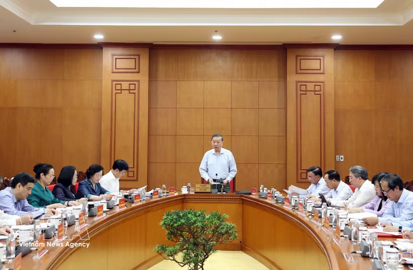 General Secretary of the Communist Party of Vietnam Central Committee and President To Lam chairs the working session (Photo: VNA)