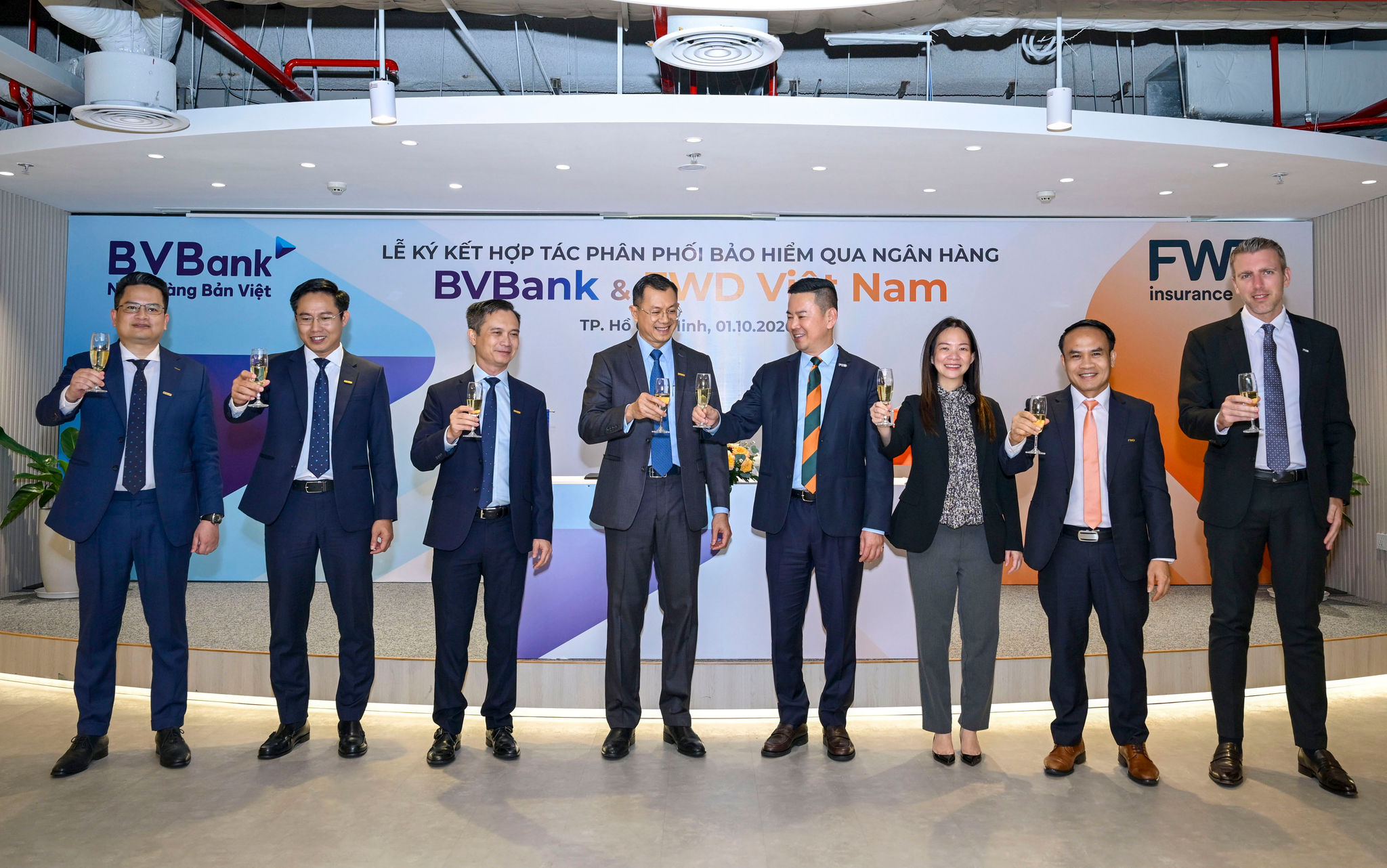 Hợp tác giữa FWD Việt Nam và BVBank tạo nền tảng để hai bên tiếp tục phát triển sản phẩm, nâng cao chất lượng tư vấn và đẩy mạnh số hóa trải nghiệm khách hàng.