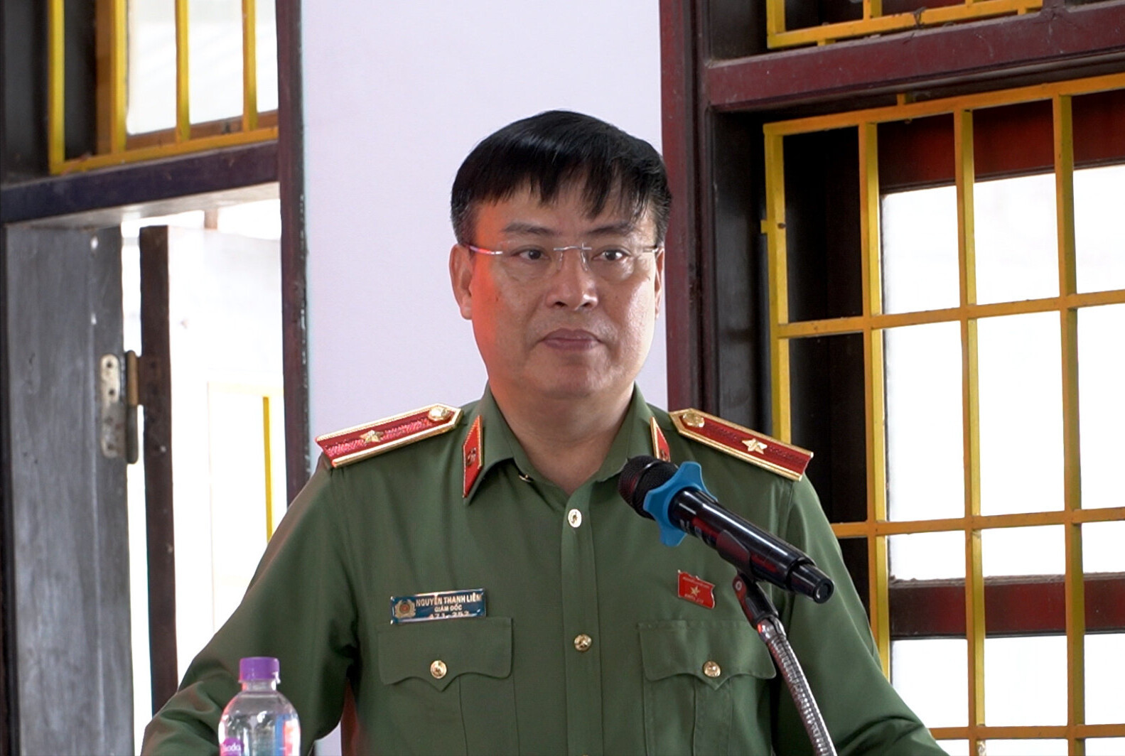 Thiếu tướng Nguyễn Thanh Liêm, Giám đốc Công an tỉnh phát biểu tại Hội nghị TXCT xã Triệu Bình