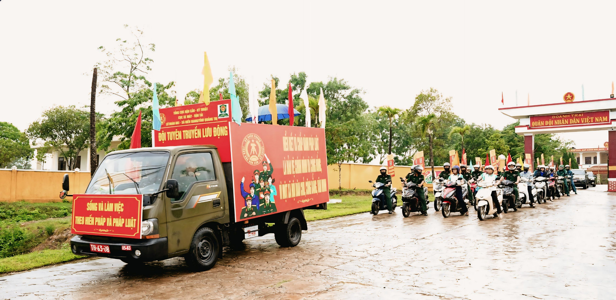 Lữ đoàn 683 và địa phương ra quân tuyên truyền lưu động, lan tỏa thông điệp sống và làm việc theo Hiến pháp và pháp luật