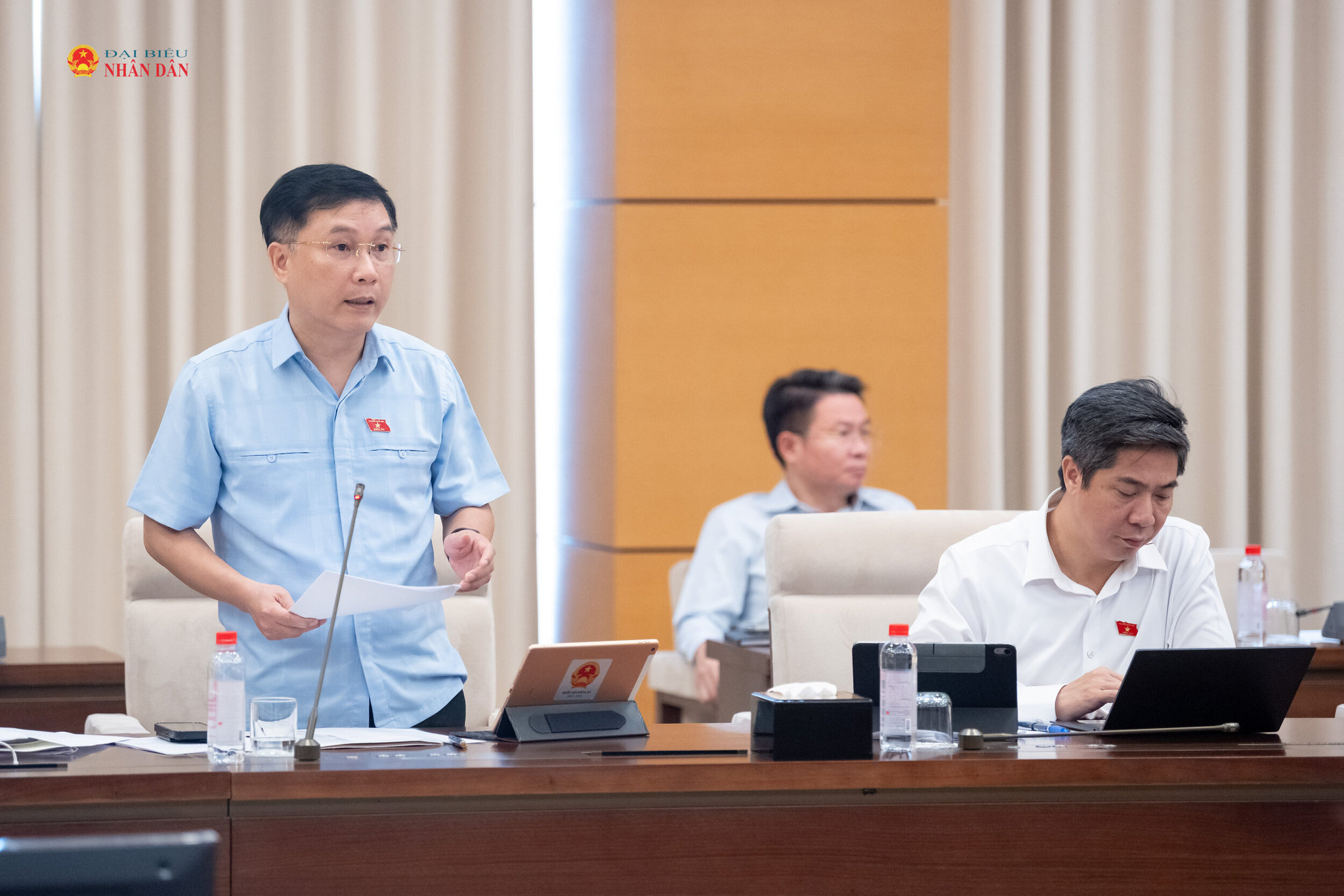 ĐBQH hoạt động chuyên trách tại Ủy ban Kinh tế và Tài chính Lê Hoàng Anh phát biểu tại Phiên họp