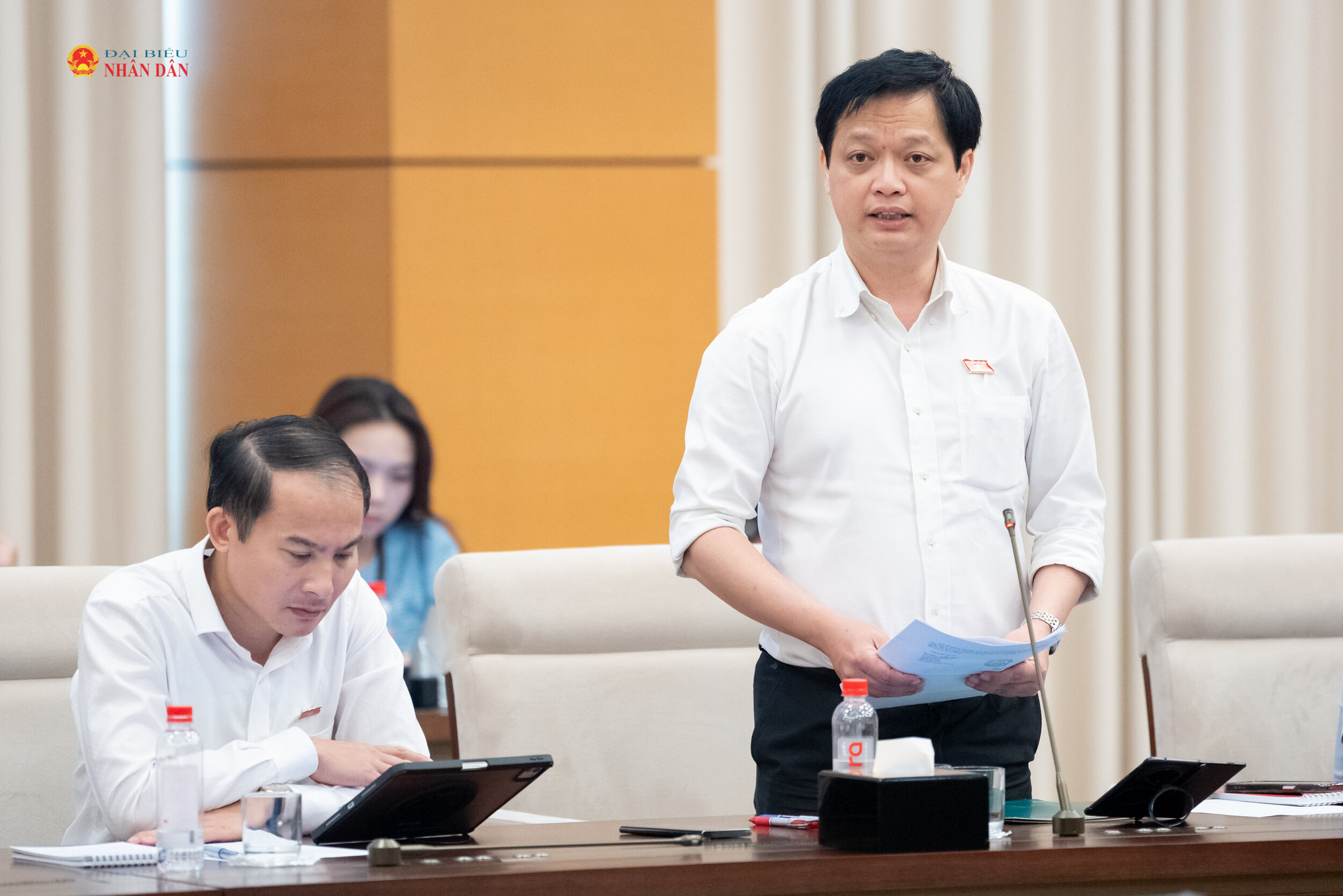 ĐBQH hoạt động chuyên trách tại Ủy ban Kinh tế và Tài chính Nguyễn Hải Nam phát biểu tại Phiên họp