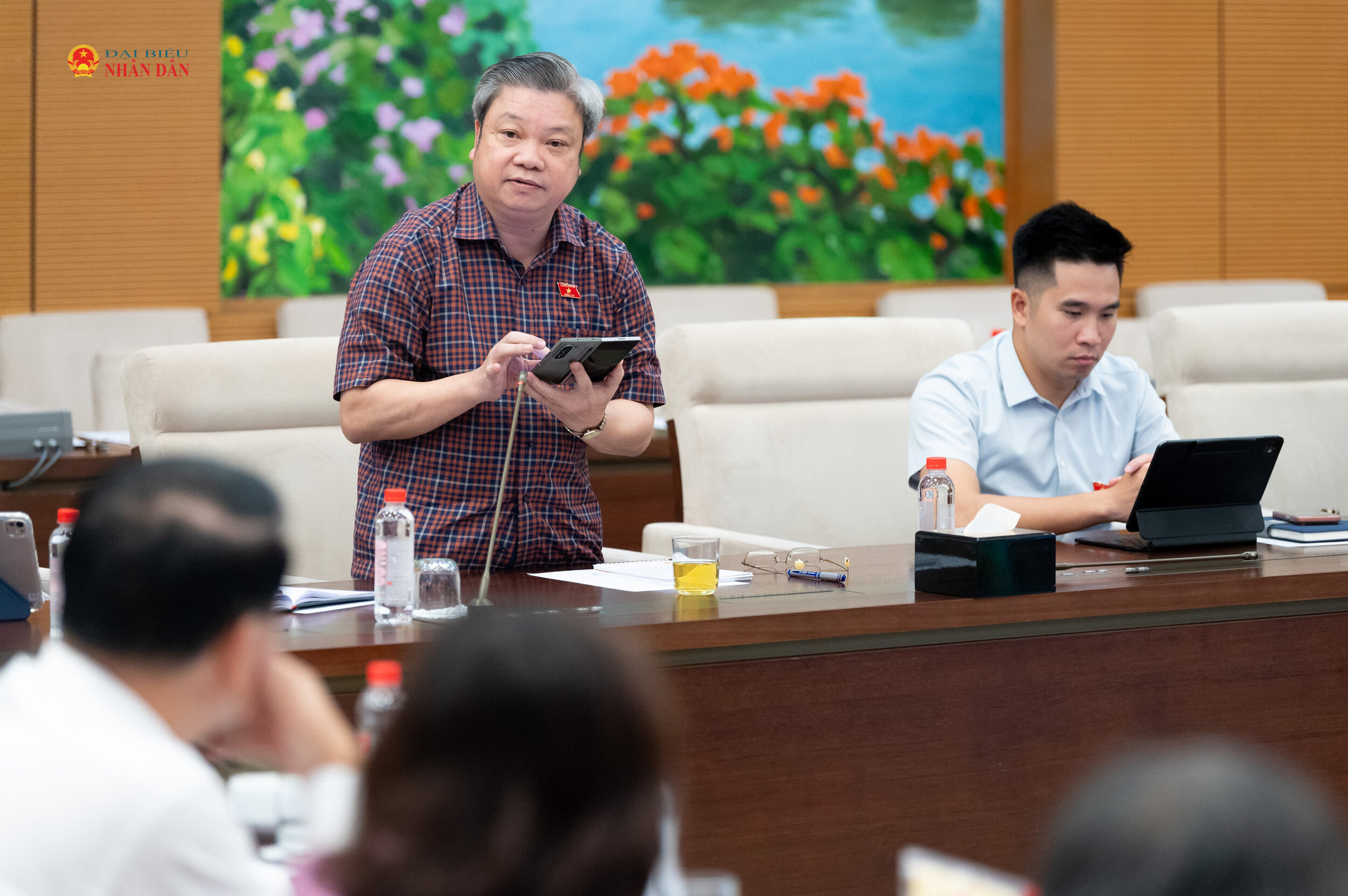 ĐBQH hoạt động chuyên trách tại Ủy ban Kinh tế và Tài chính Bùi Văn Dũng phát biểu tại Phiên họp