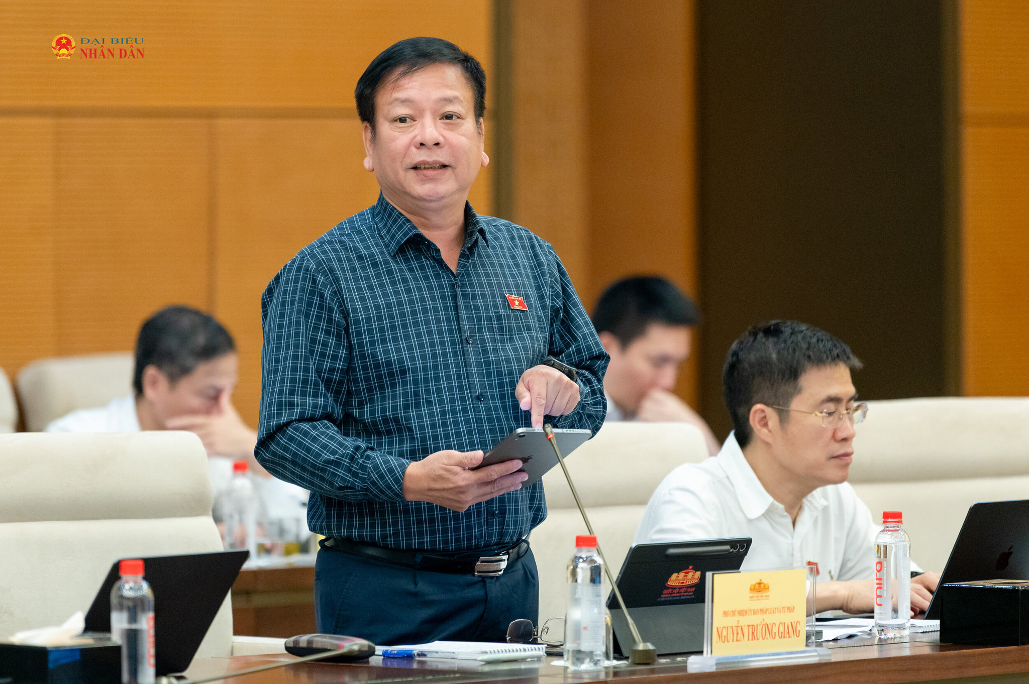 Phó Chủ nhiệm Ủy ban Pháp luật và Tư pháp Nguyễn Trường Giang pháp biểu