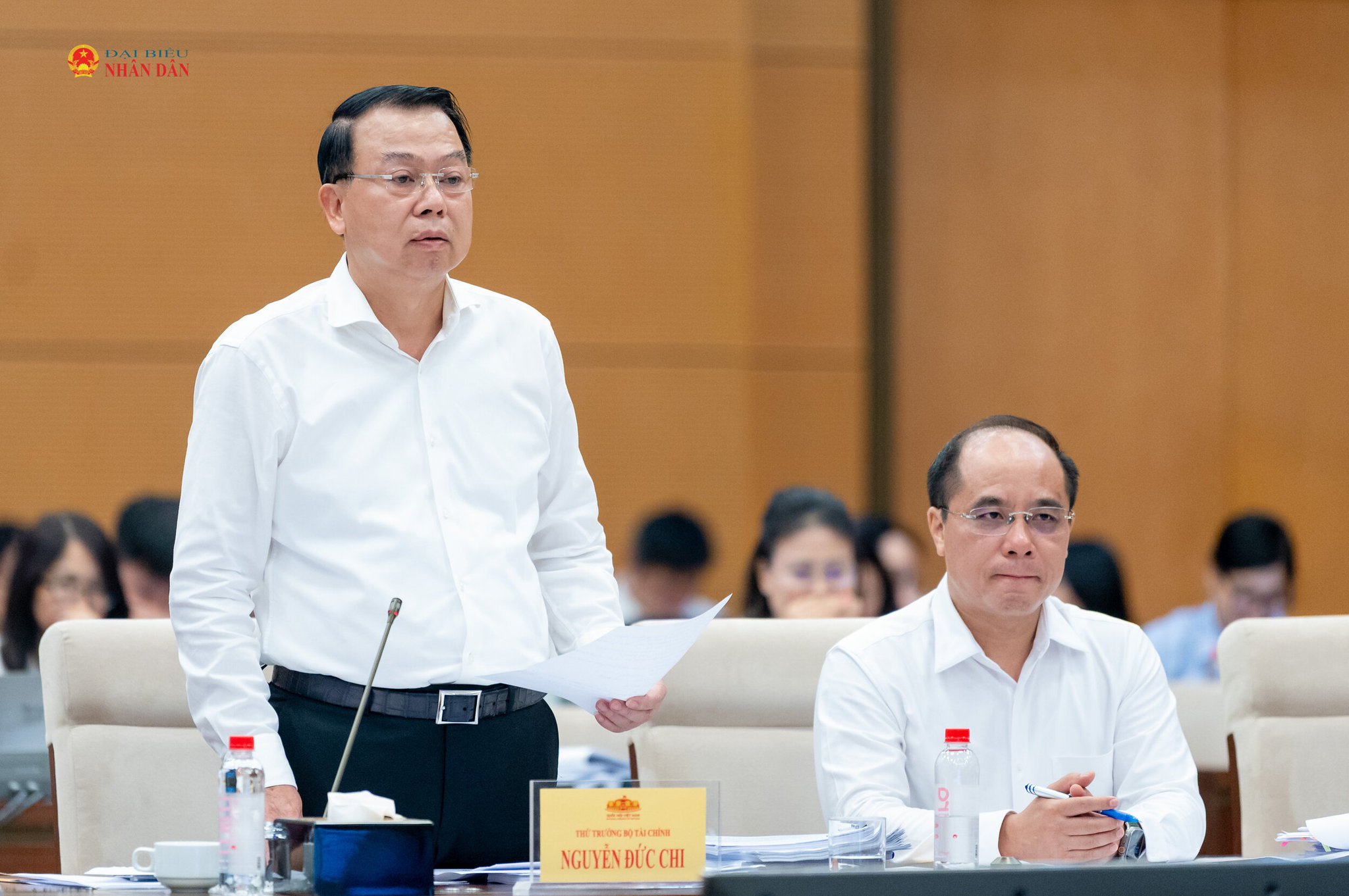Thứ trưởng Bộ Tài chính Nguyễn Đức Chi phát biểu giải trình làm rõ các vấn đề được đại biểu quan tâm
