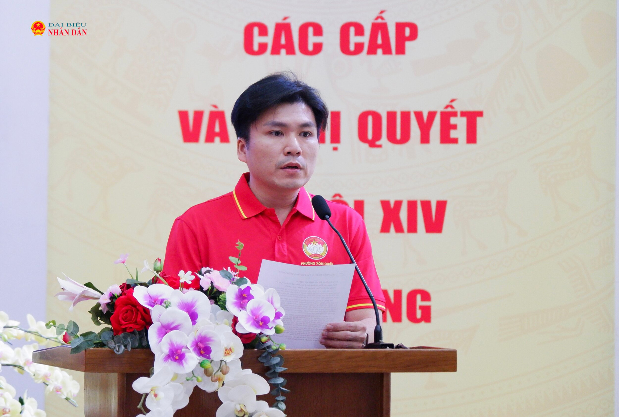 Cử tri phát biểu tại hội nghị tiếp xúc cử tri