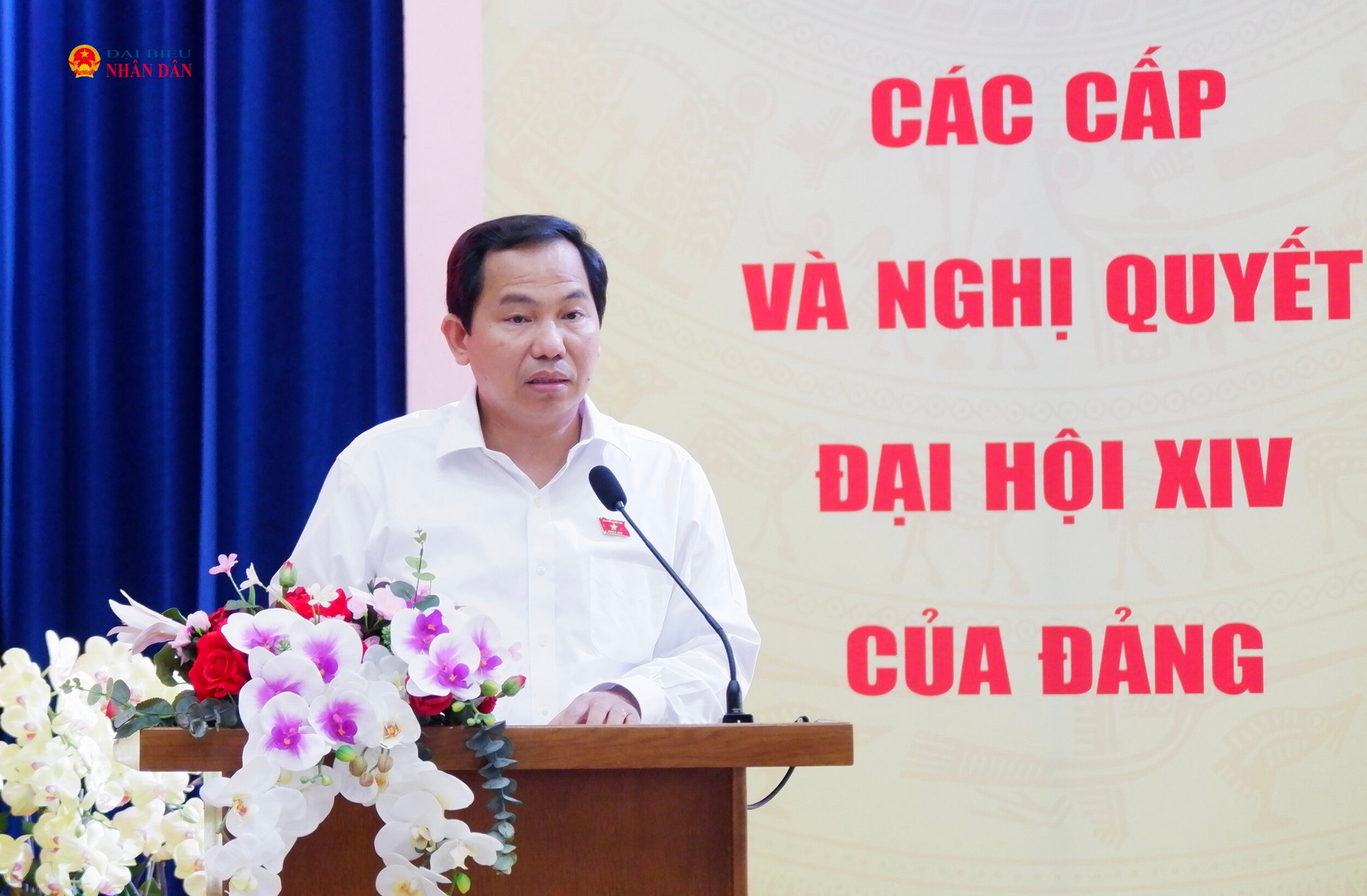 Tổng Thư ký Quốc hội, Chủ nhiệm Văn phòng Quốc hội Lê Quang Mạnh trao đổi về các vấn đề cử tri đặt ra tại hội nghị