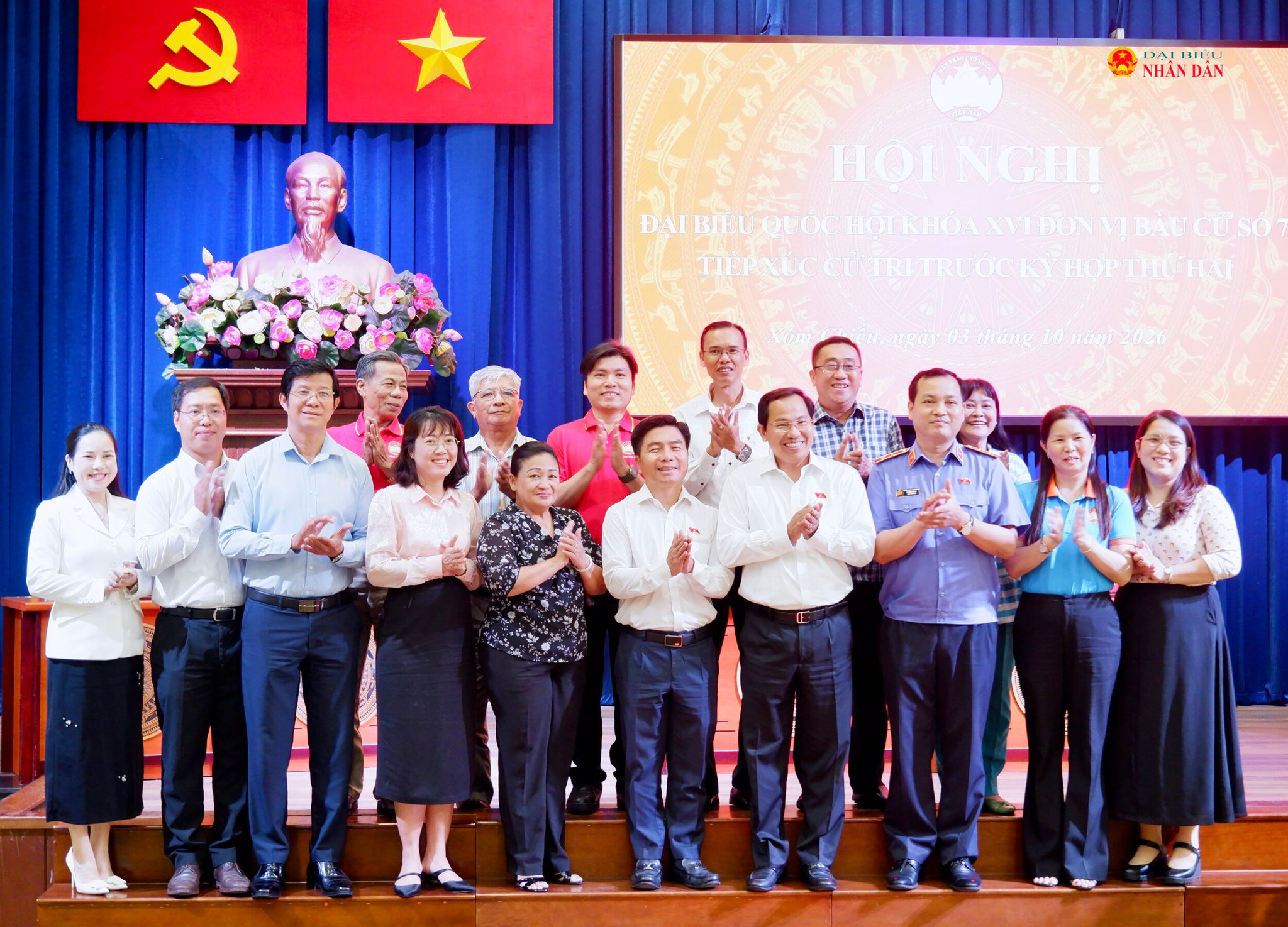 Tổng Thư ký Quốc hội, Chủ nhiệm Văn phòng Quốc hội Lê Quang Mạnh và các đại biểu dự hội nghị tiếp xúc cử tri