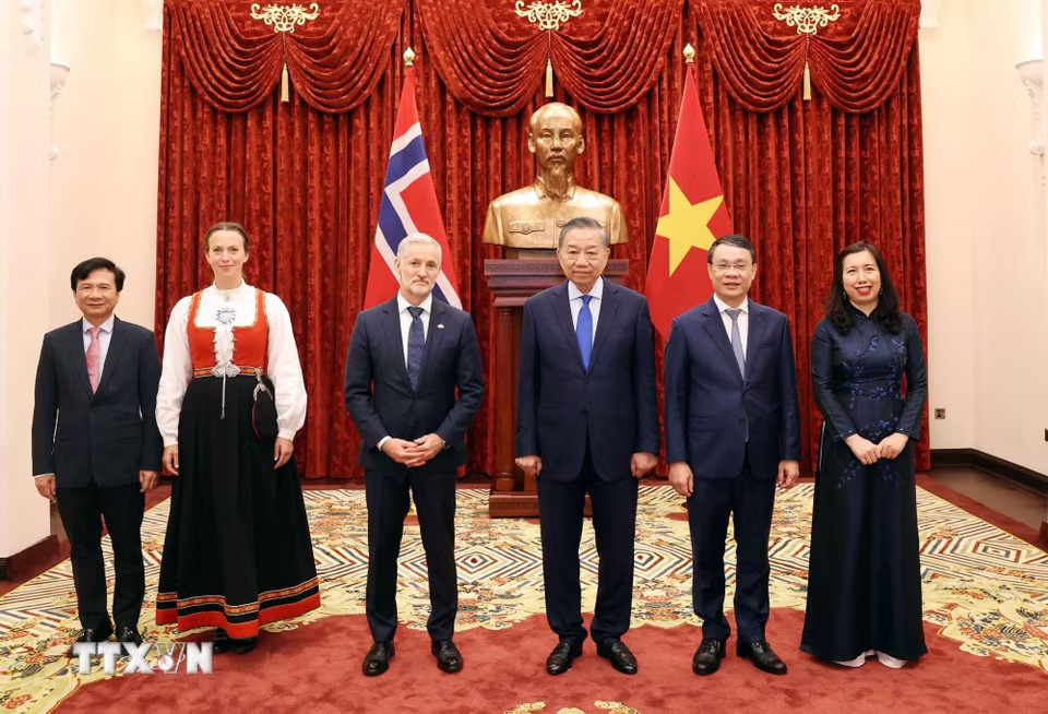 Tổng Bí thư, Chủ tịch nước Tô Lâm tiếp Đại sứ Vương quốc Na Uy Stein Iversen. (Ảnh: Thống Nhất/TTXVN)