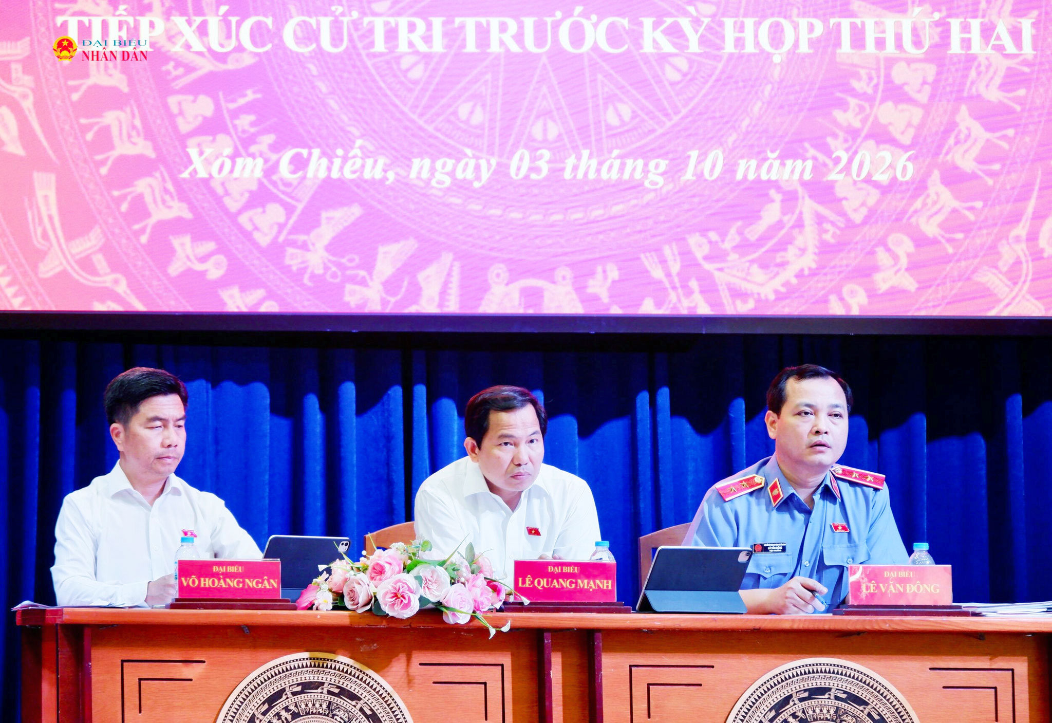 Tổng Thư ký Quốc hội, Chủ nhiệm Văn phòng Quốc hội Lê Quang Mạnh và các đại biểu dự hội nghị tiếp xúc cử tri