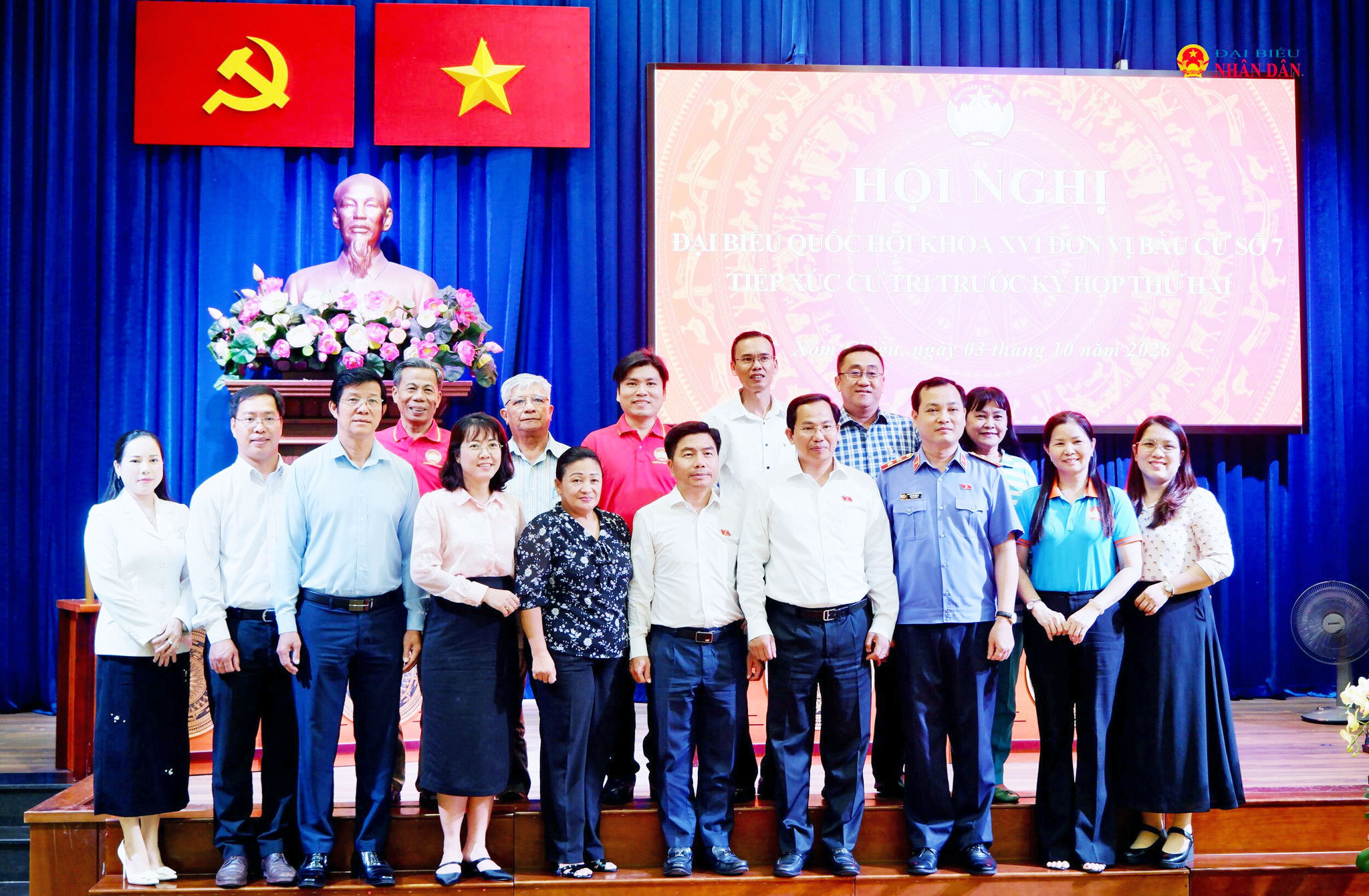 Tổng Thư ký Quốc hội, Chủ nhiệm Văn phòng Quốc hội Lê Quang Mạnh và các đại biểu dự hội nghị tiếp xúc cử tri
