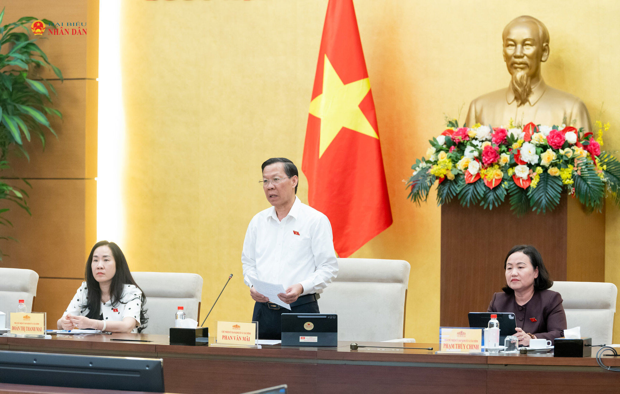 Chủ nhiệm Ủy ban Kinh tế và Tài chính Phan Văn Mãi phát biểu kết luận