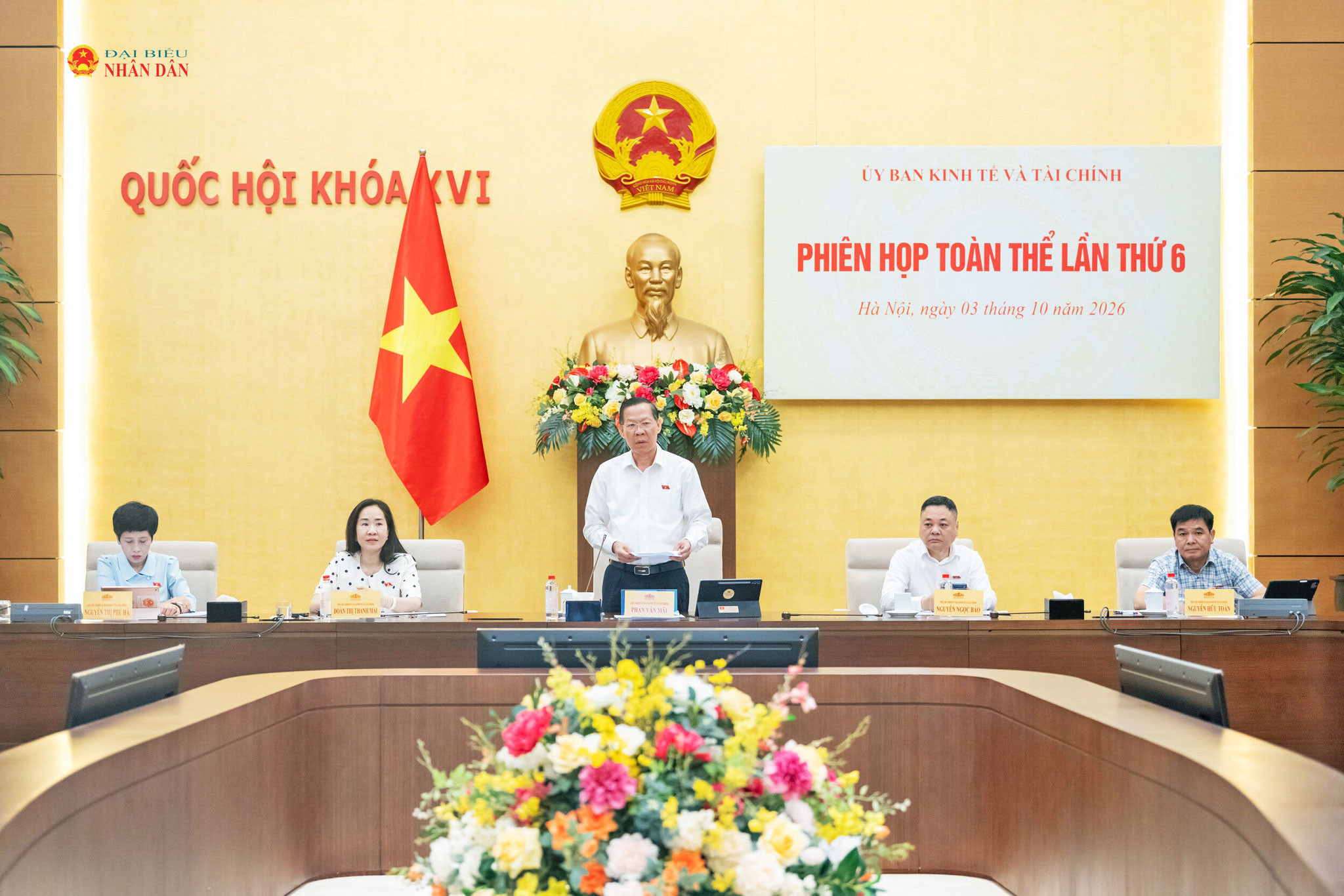 Ủy ban Kinh tế và Tài chính thẩm tra dự án Luật Đất đai (sửa đổi)
