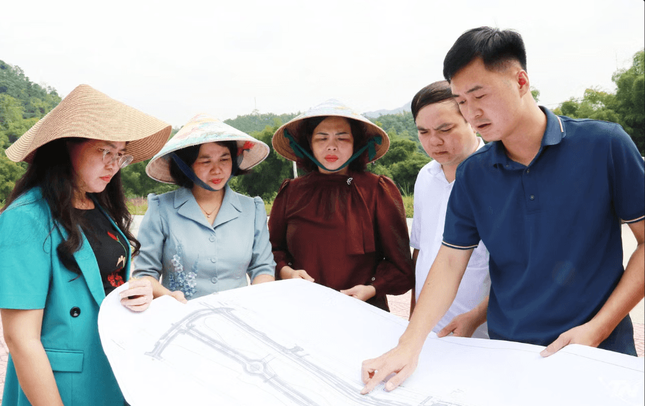Tổ công tác số 2 Đoàn giám sát Thường trực HĐND tỉnh Thái Nguyên khảo sát thực tế tại các dự án, công trình trên địa bàn xã Chợ Rã