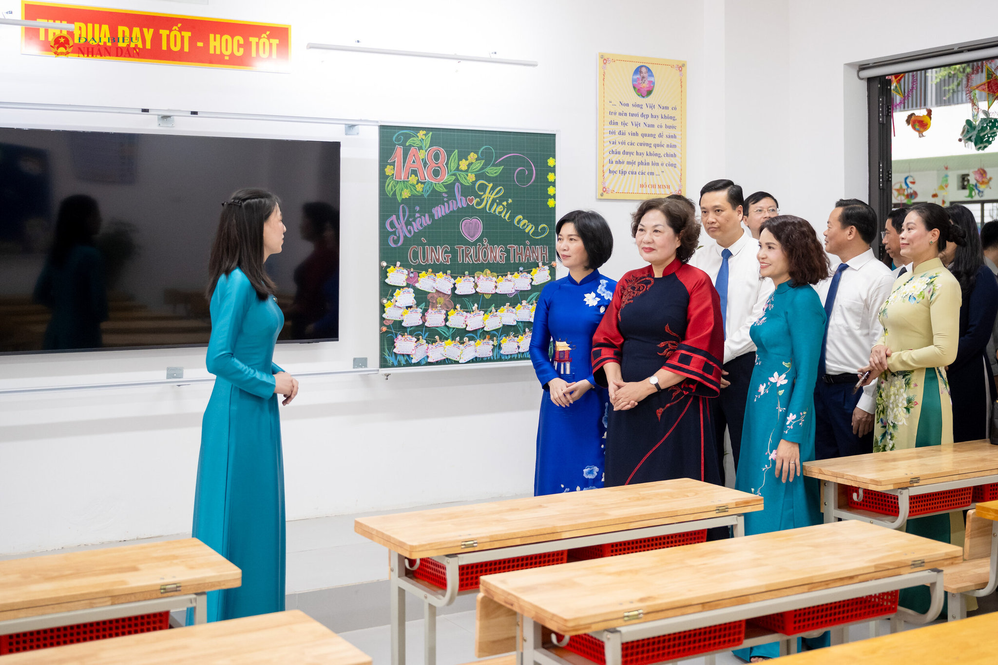 Phó Chủ tịch Quốc hội Nguyễn Thị Hồng thăm, kiểm tra cơ sở vật chất Trường Tiểu học Trung Hòa