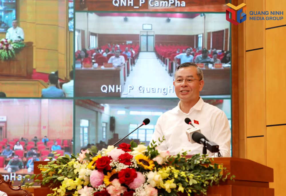 Bộ trưởng Bộ Tài chính Ngô Văn Tuấn, ĐBQH thành phố Quảng Ninh phát biểu tại hội nghị