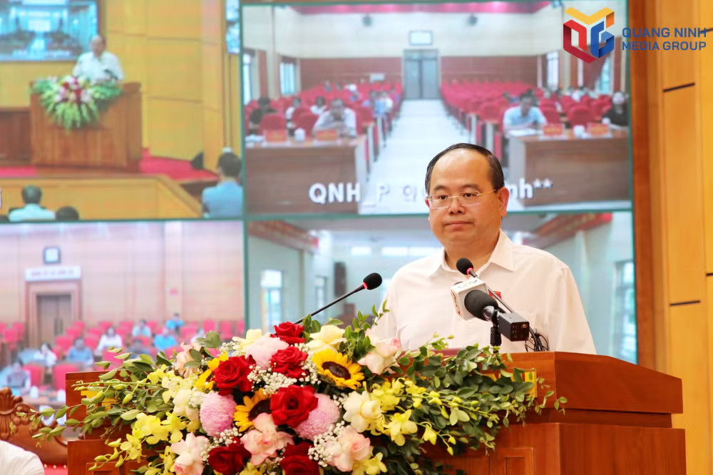 Bí thư Thành ủy, Trưởng đoàn ĐBQH thành phố Quảng Ninh Quản Minh Cường phát biểu tại hội nghị
