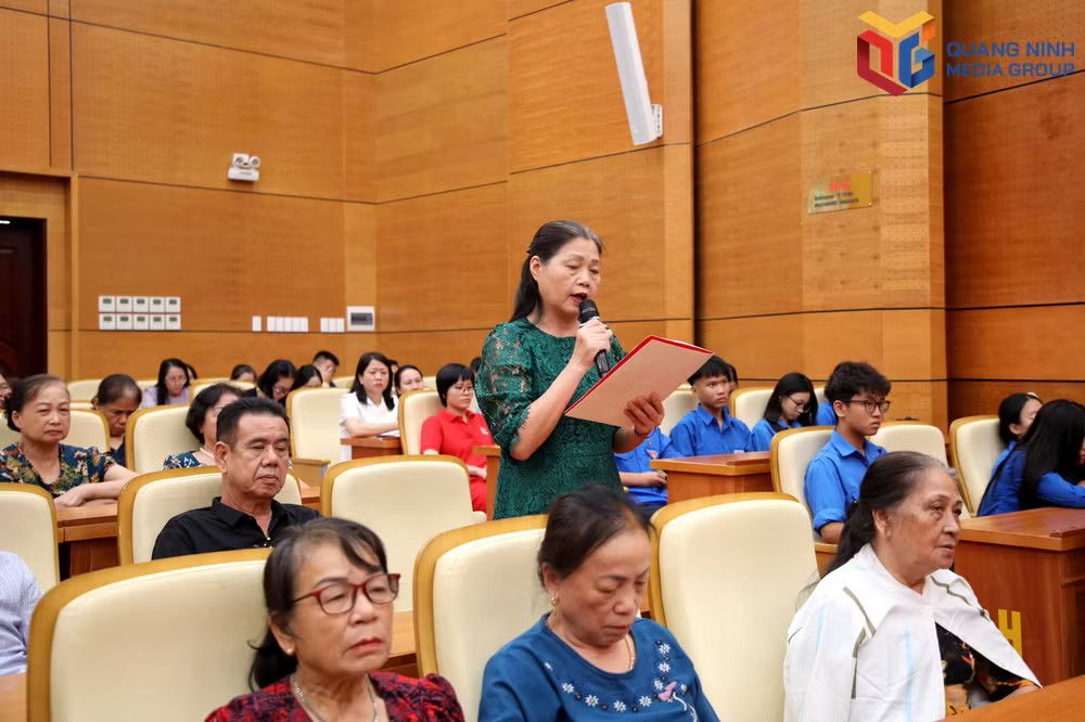 Cử tri phát biểu ý kiến, kiến nghị tại hội nghị
